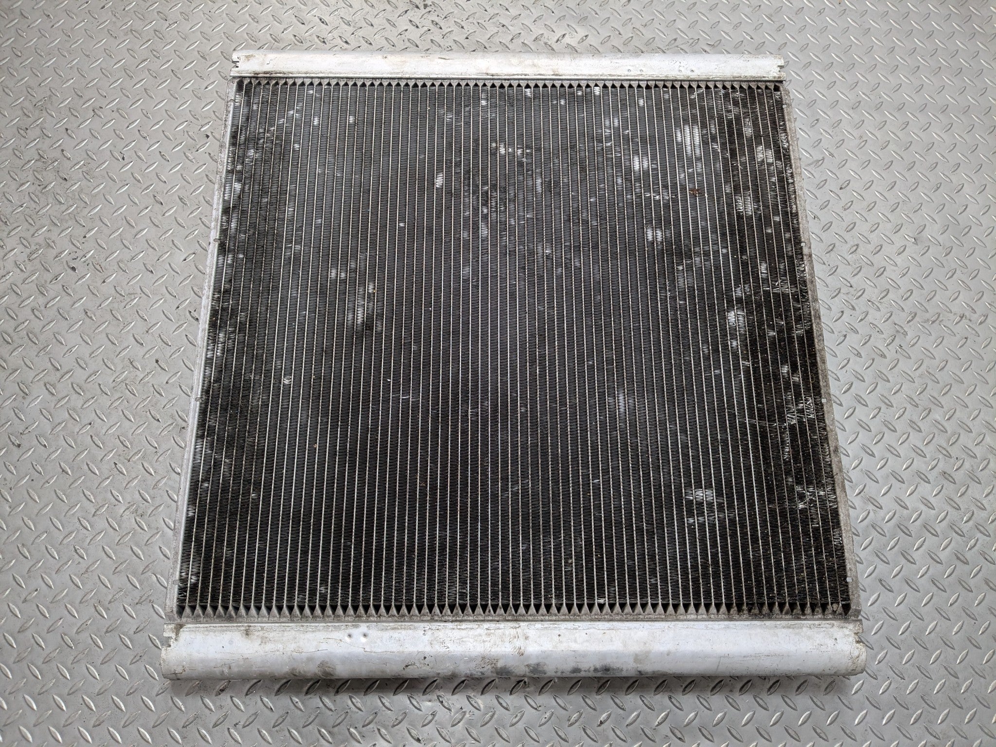 2010 - 2012 LAND ROVER RANGE ROVER OEM REAR SUPERCHARGED ENGINE COOLANT RADIATOR