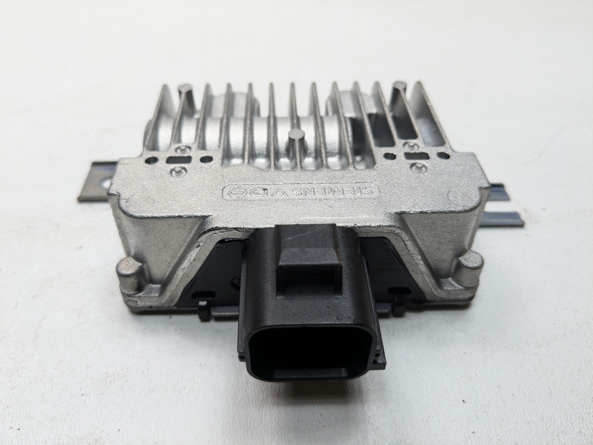 2010 - 2012 LAND ROVER RANGE ROVER OEM FUEL PUMP ELECTRONIC CONTROL MODULE