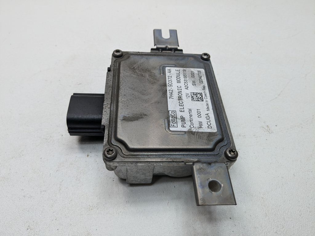 2010 - 2012 LAND ROVER RANGE ROVER OEM FUEL PUMP ELECTRONIC CONTROL MODULE