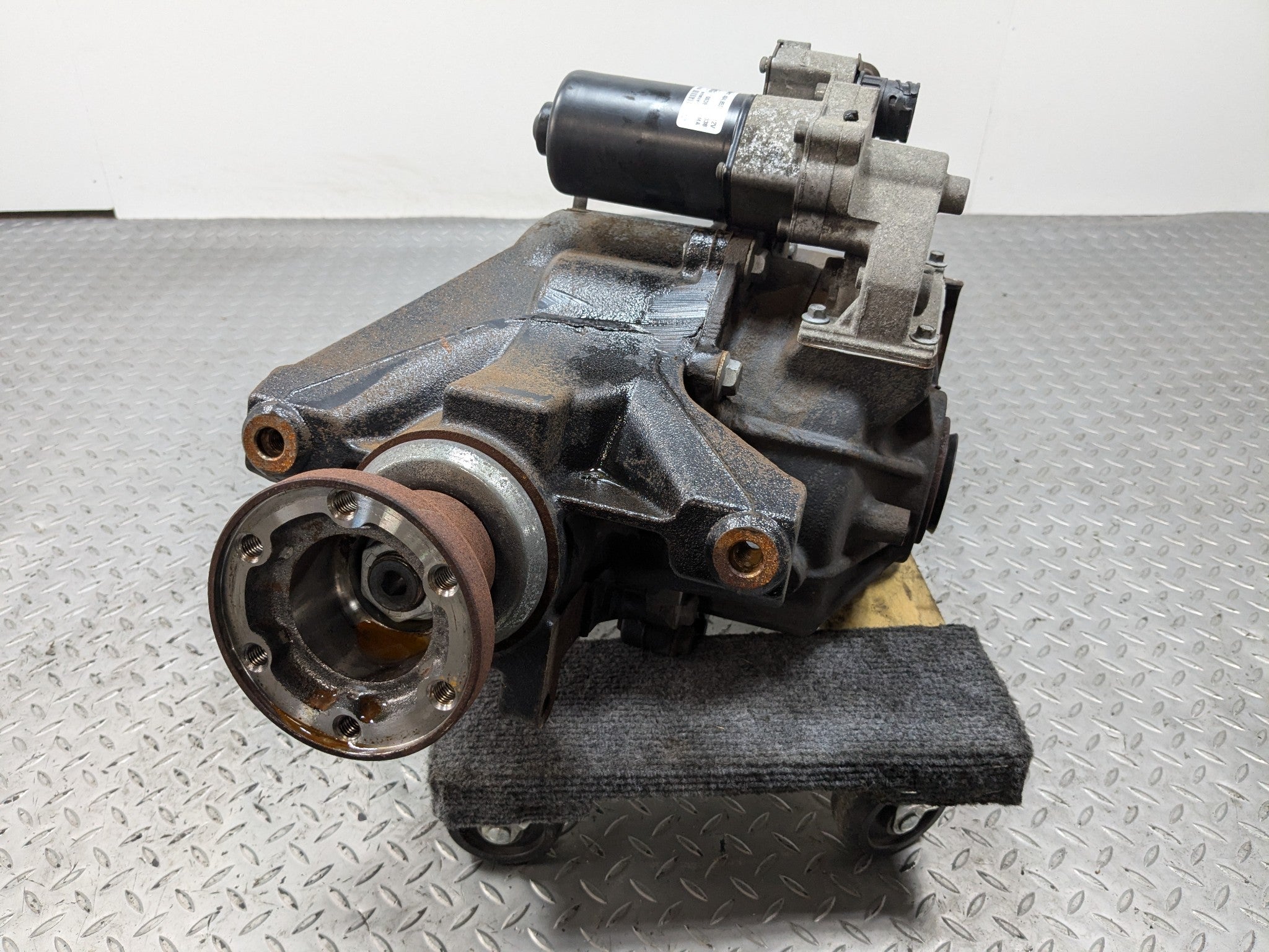 2010 - 2012 LAND ROVER RANGE ROVER OEM REAR DIFFERENTIAL AXLE CARRIER ASSEMBLY