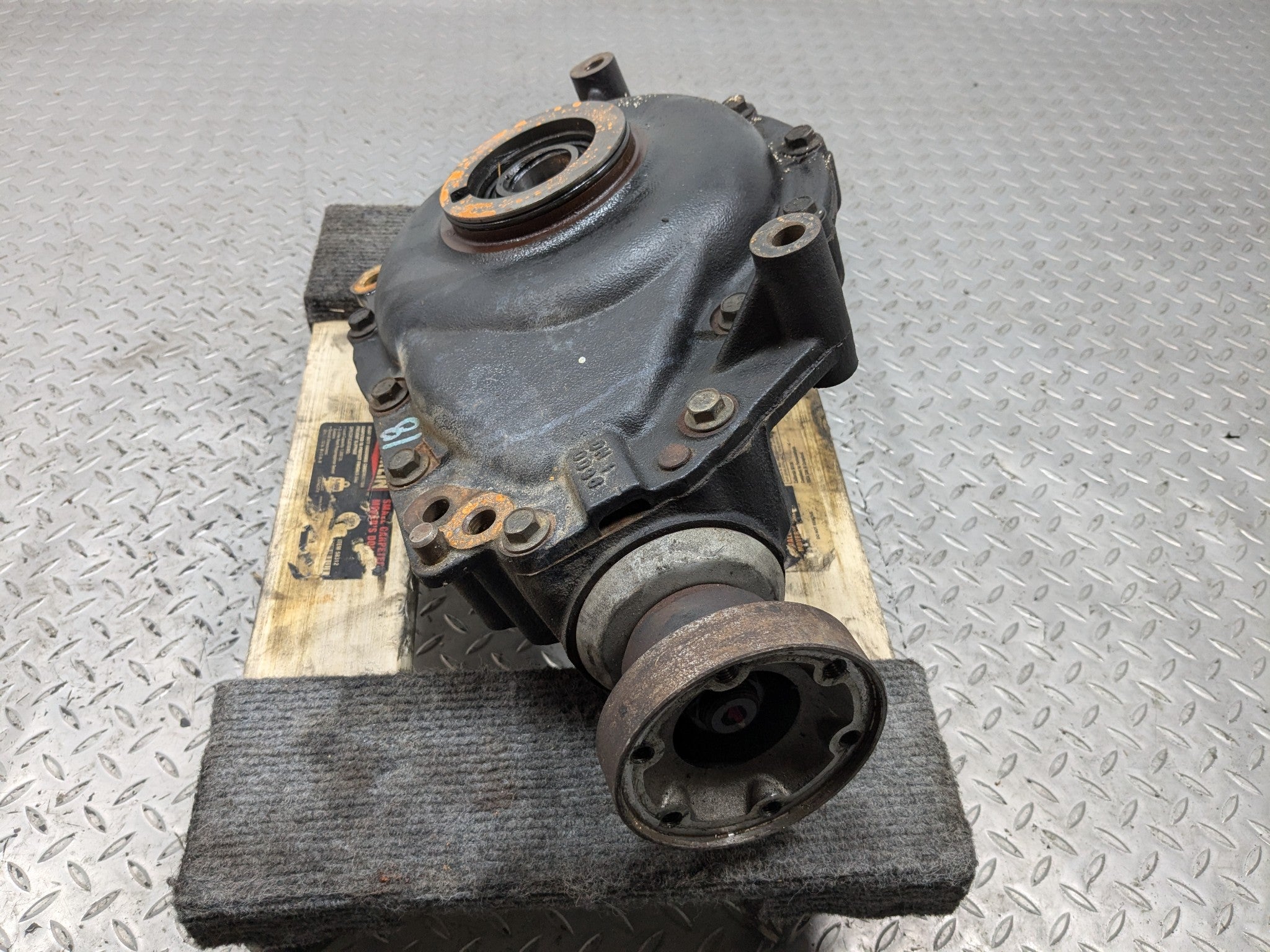 2010 - 2012 LAND ROVER RANGE ROVER OEM FRONT DIFFERENTIAL AXLE CARRIER ASSEMBLY