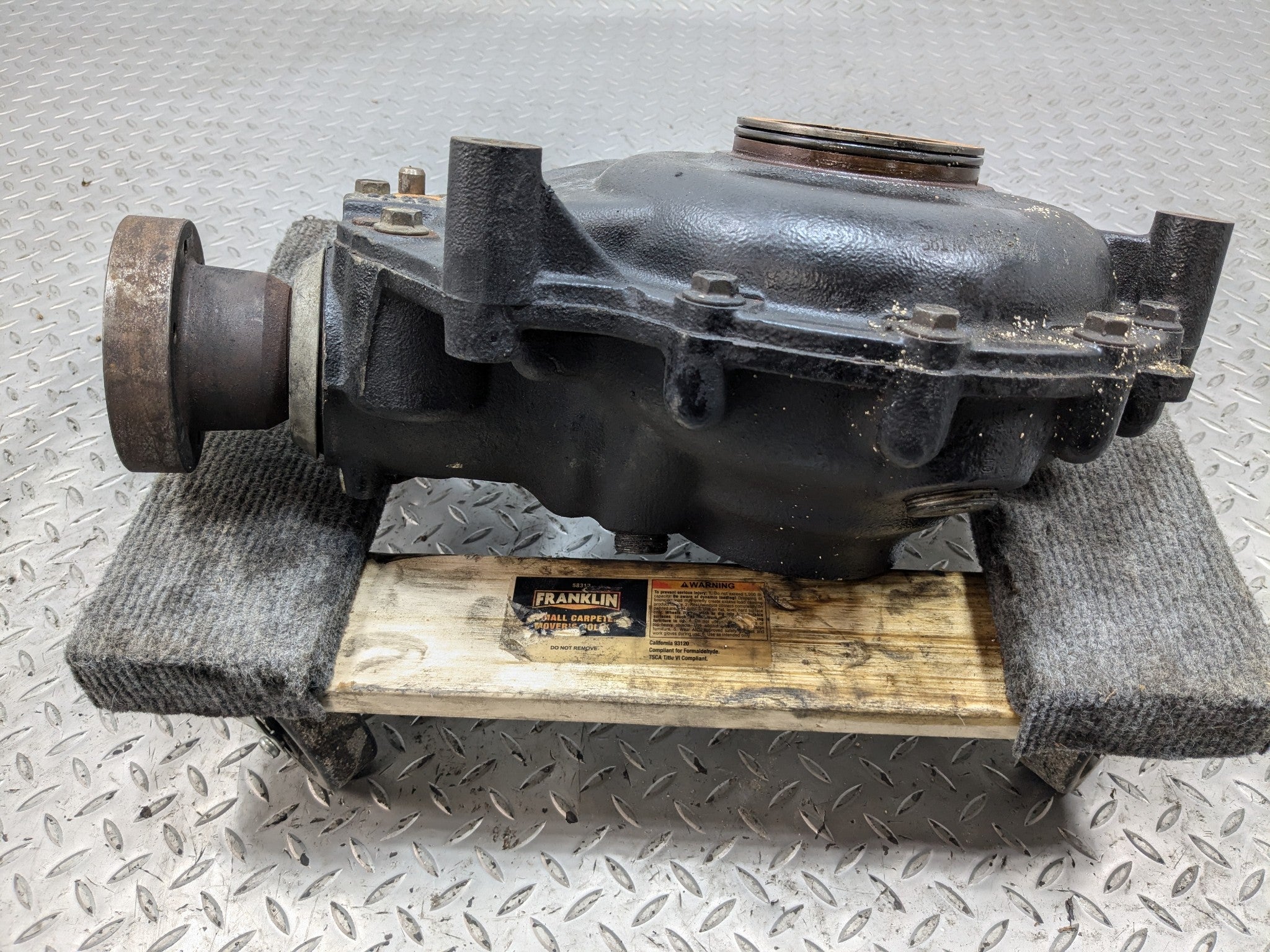 2010 - 2012 LAND ROVER RANGE ROVER OEM FRONT DIFFERENTIAL AXLE CARRIER ASSEMBLY