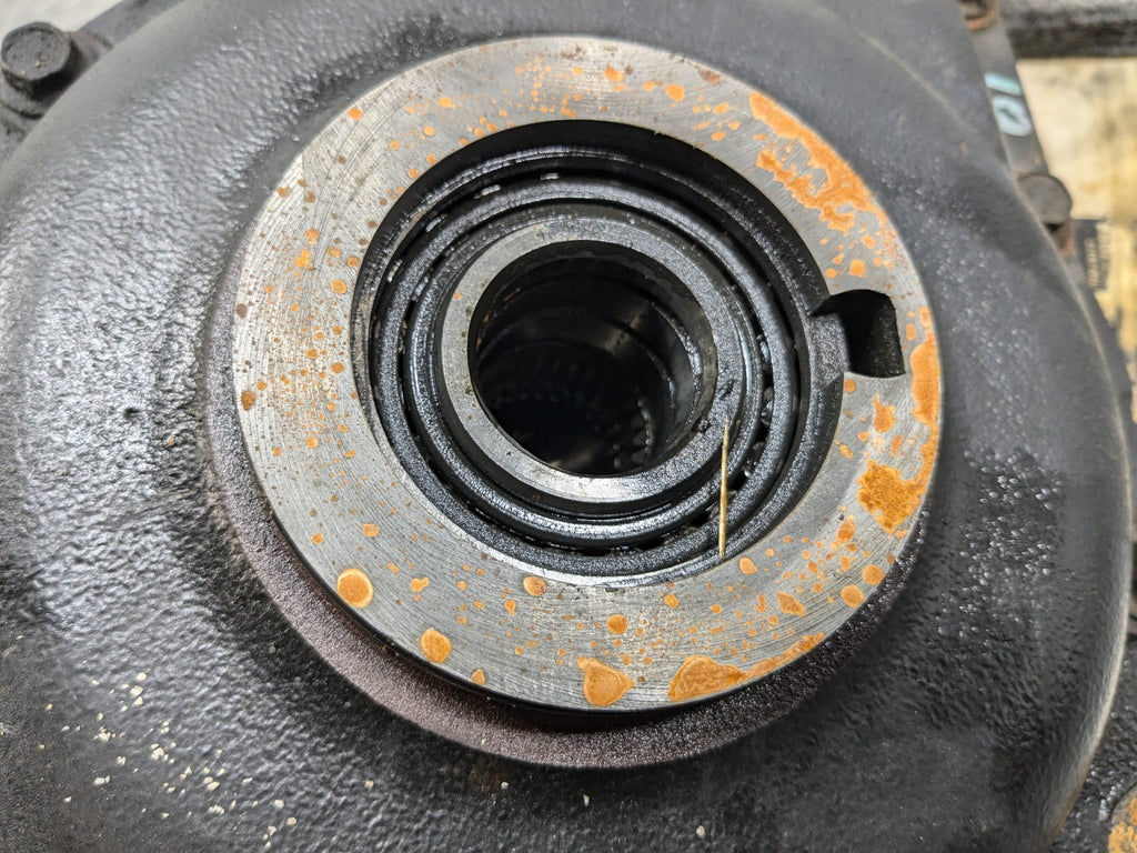 2010 - 2012 LAND ROVER RANGE ROVER OEM FRONT DIFFERENTIAL AXLE CARRIER ASSEMBLY