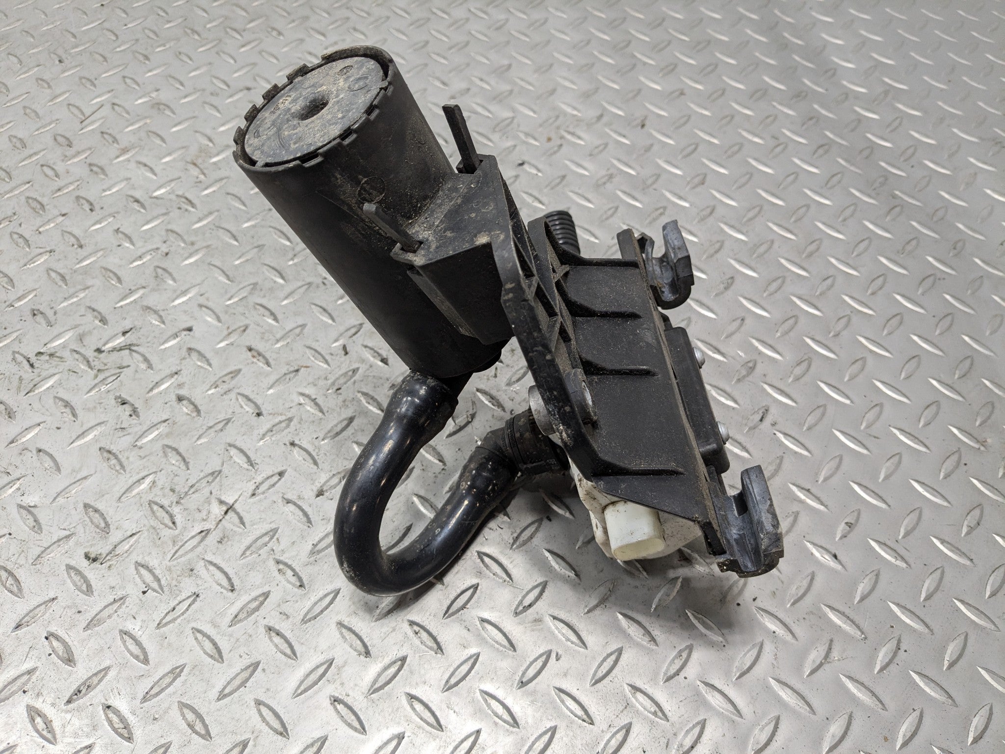 10 - 12 LAND ROVER RANGE ROVER OEM EVAPORATOR CANISTER VAPOR LEAK DETECTION PUMP