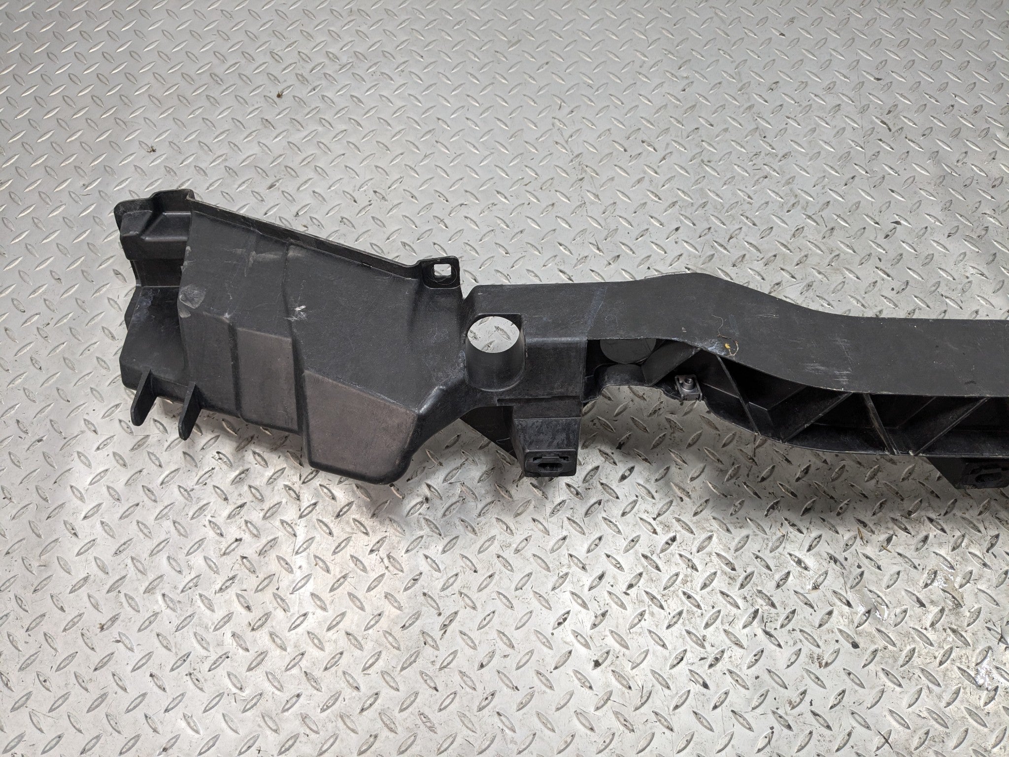 2010 - 2012 LAND ROVER RANGE ROVER OEM FRONT BUMPER UPPER SUPPORT MOUNT BRACKET