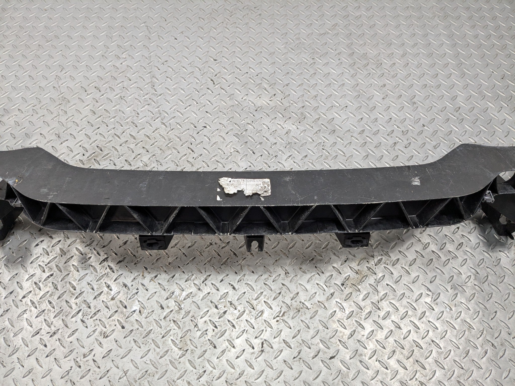 2010 - 2012 LAND ROVER RANGE ROVER OEM FRONT BUMPER UPPER SUPPORT MOUNT BRACKET