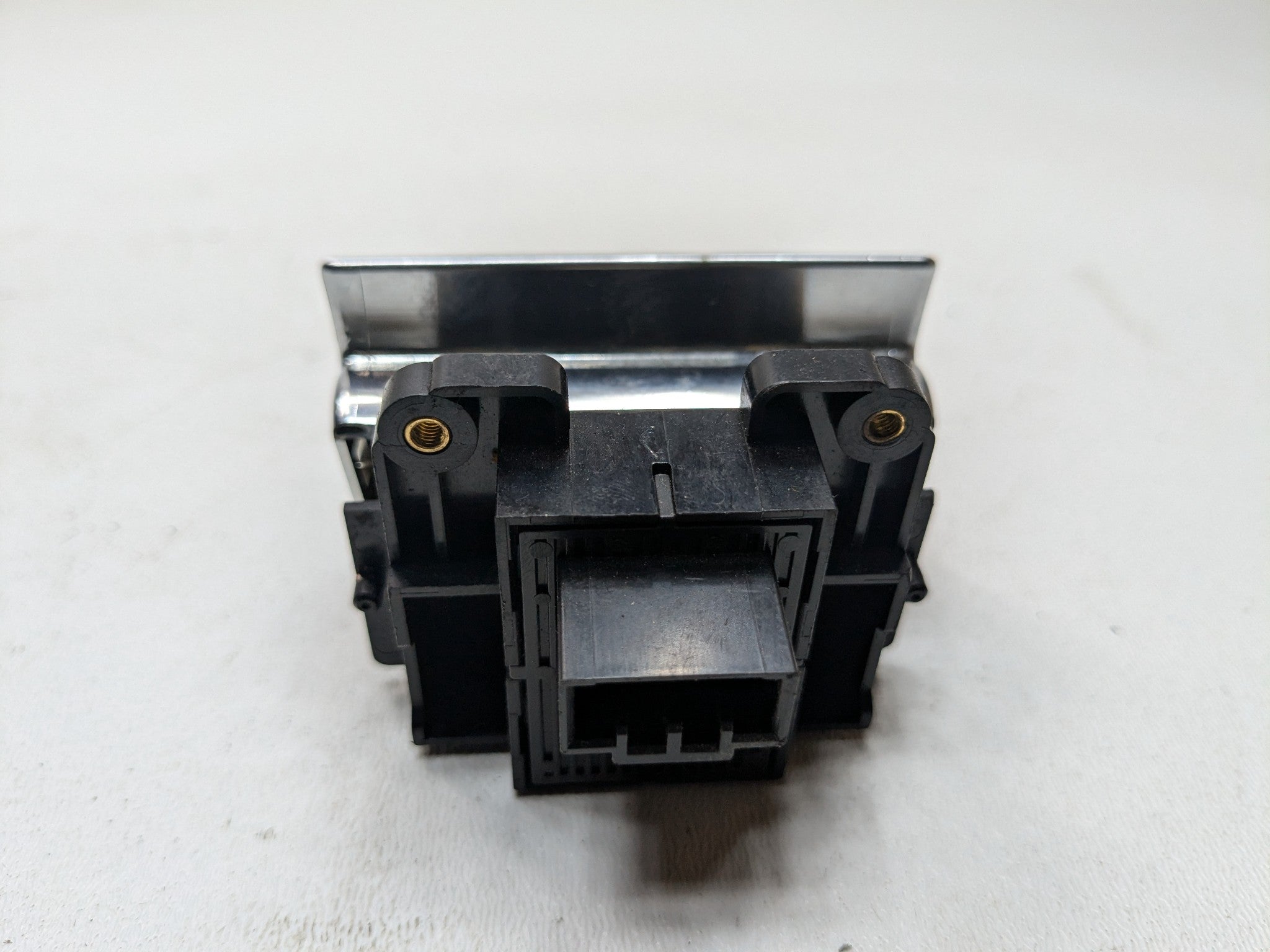 2010 - 2012 LAND ROVER RANGE ROVER OEM PARKING BRAKE SWITCH BUTTON ASSEMBLY