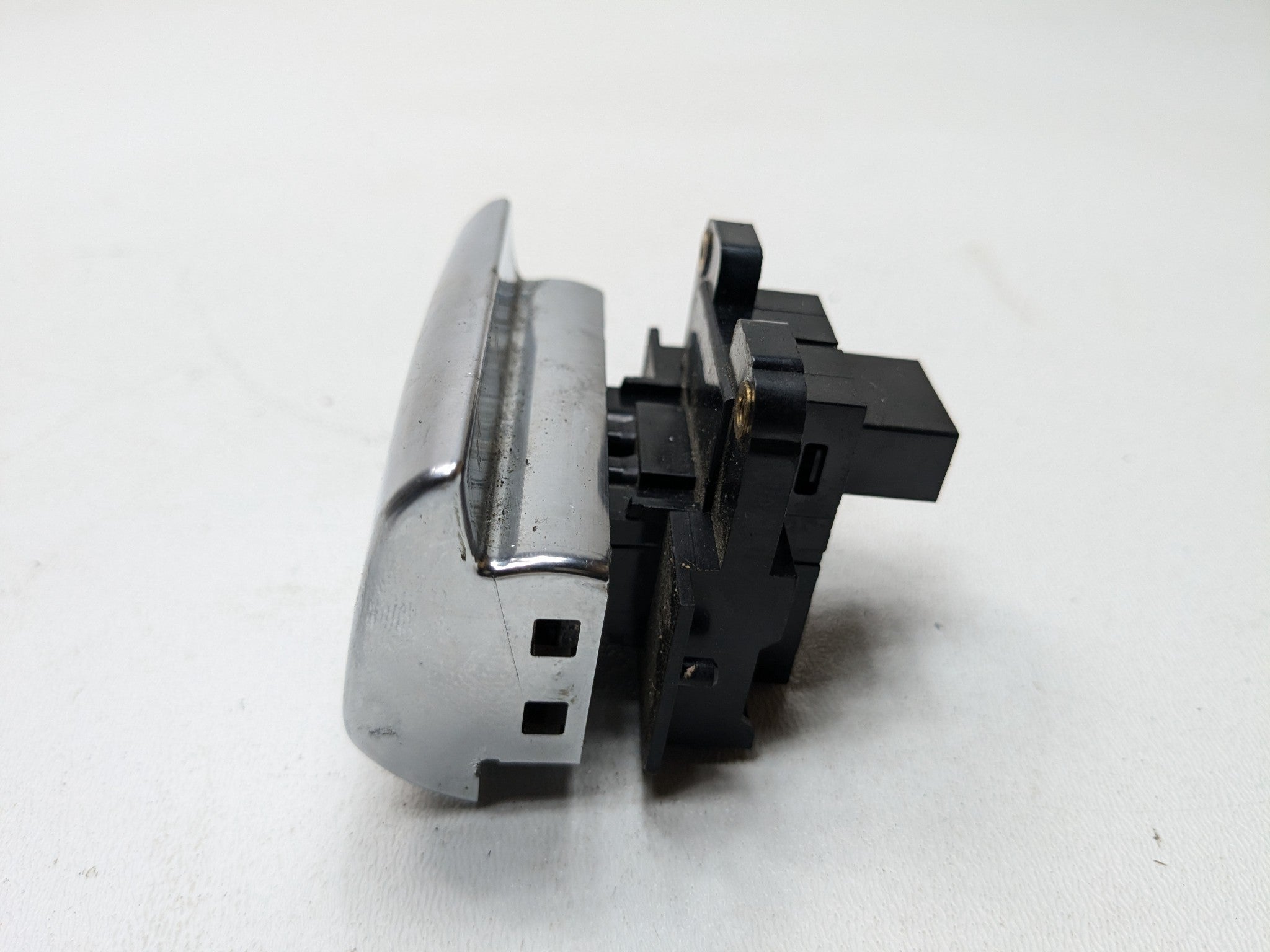 2010 - 2012 LAND ROVER RANGE ROVER OEM PARKING BRAKE SWITCH BUTTON ASSEMBLY