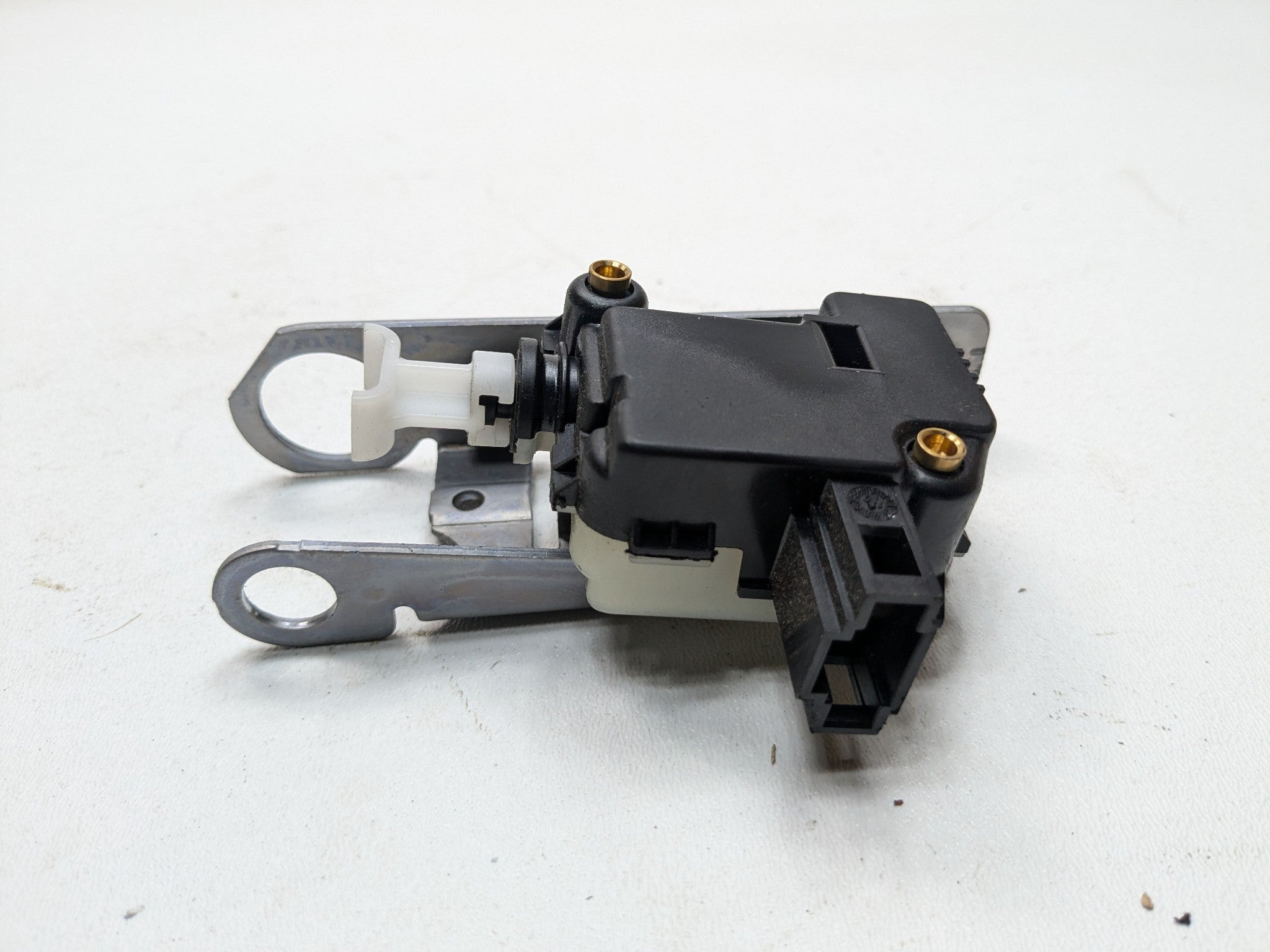 2010 - 2012 LAND ROVER RANGE ROVER OEM TRUNK LOCK ACTUATOR RIGHT PASSENGER SIDE