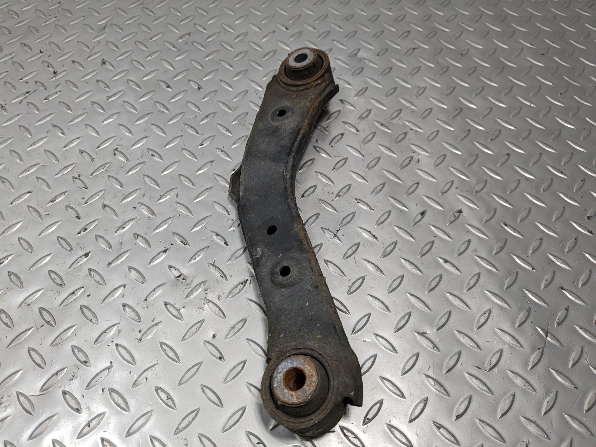 2013 - 2016 HYUNDAI SANTA FE OEM 3.3L UPPER CONTROL ARM REAR LEFT DRIVER SIDE