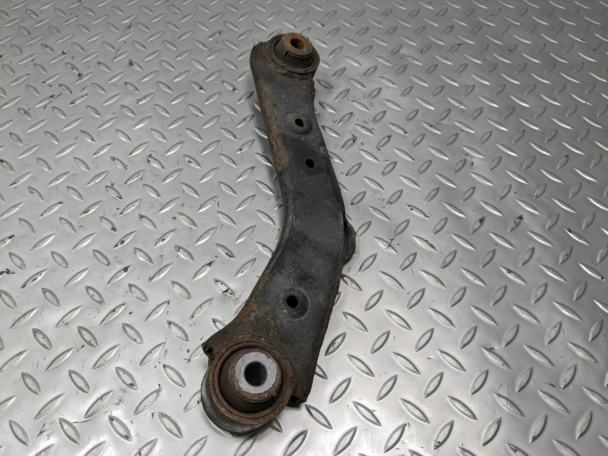 2013 - 2016 HYUNDAI SANTA FE OEM 3.3L UPPER CONTROL ARM REAR LEFT DRIVER SIDE