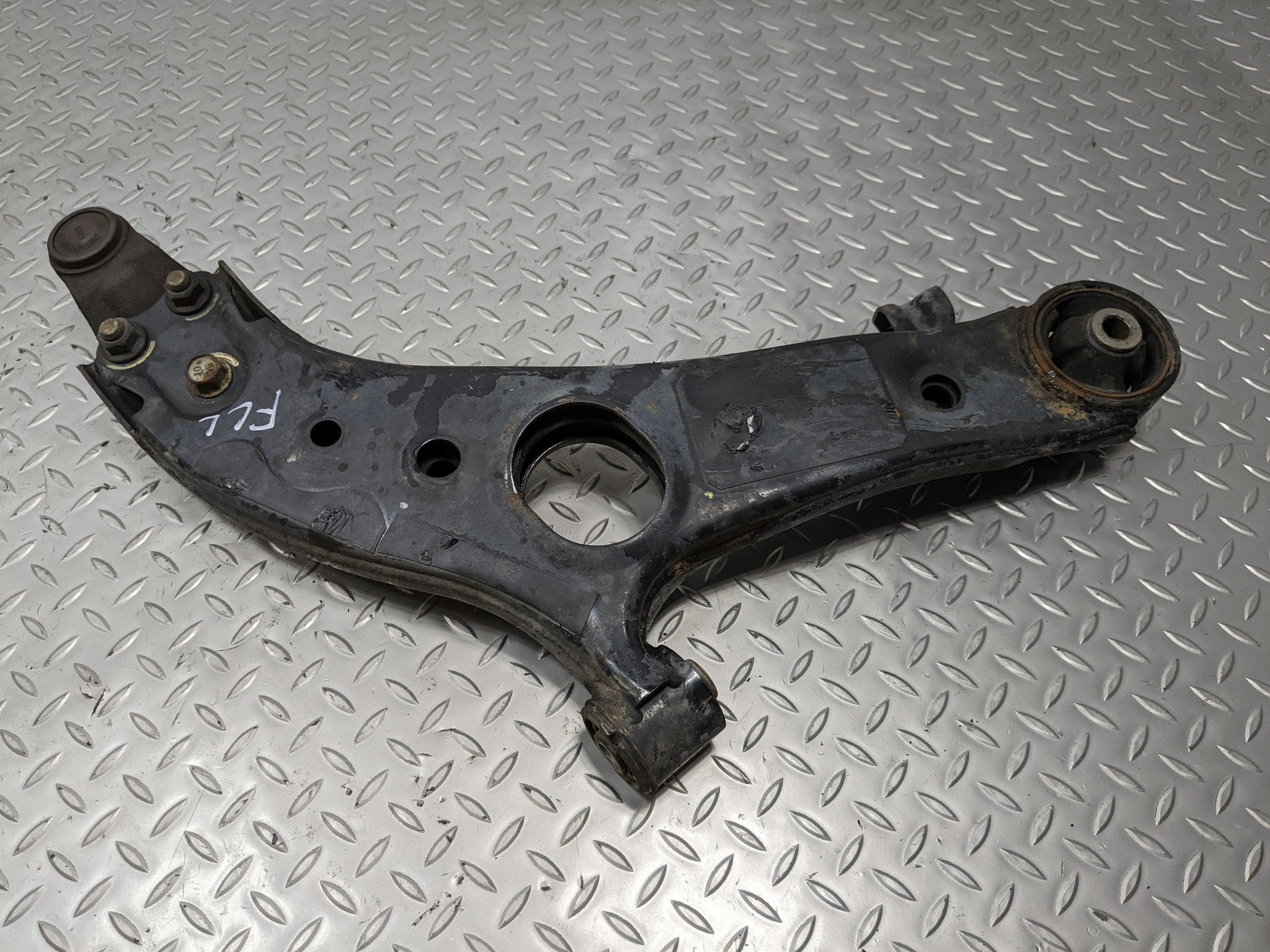 2013 - 2016 HYUNDAI SANTA FE OEM 3.3L LOWER CONTROL ARM FRONT LEFT DRIVER SIDE