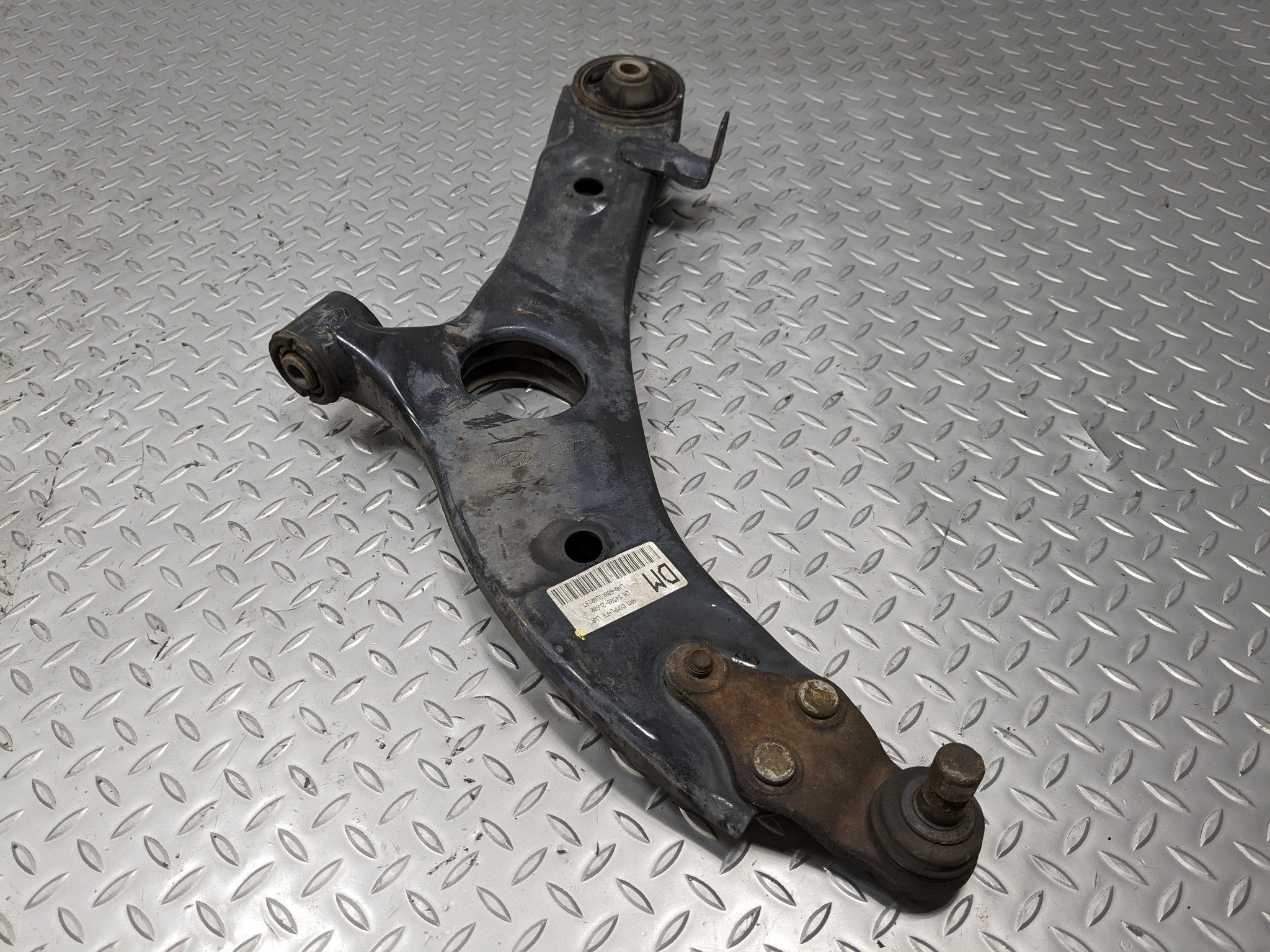 2013 - 2016 HYUNDAI SANTA FE OEM 3.3L LOWER CONTROL ARM FRONT LEFT DRIVER SIDE