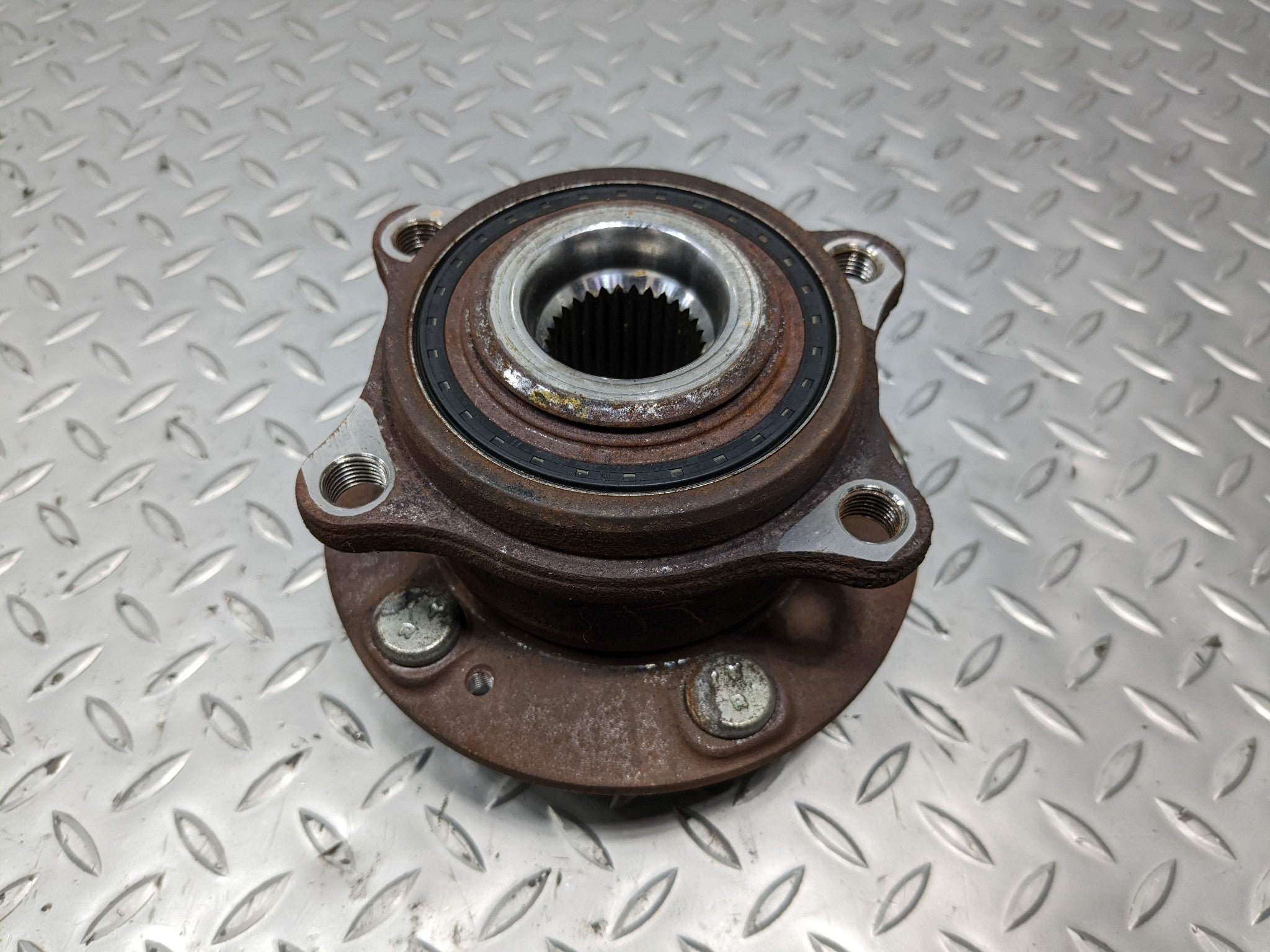 2013 - 2016 HYUNDAI SANTA FE OEM WHEEL HUB BEARING REAR LEFT DRIVER SIDE