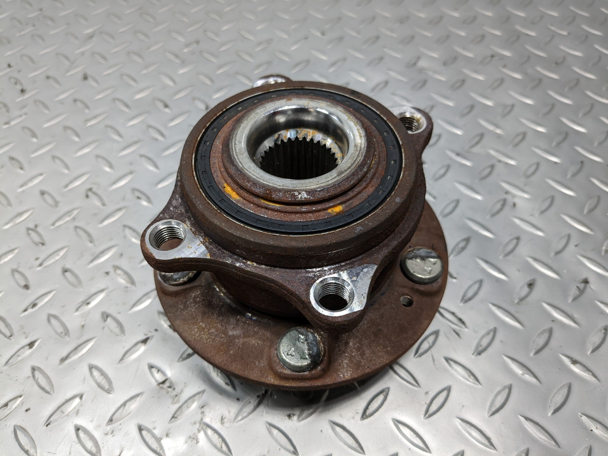 2013 - 2016 HYUNDAI SANTA FE OEM WHEEL HUB BEARING REAR RIGHT PASSENGER SIDE