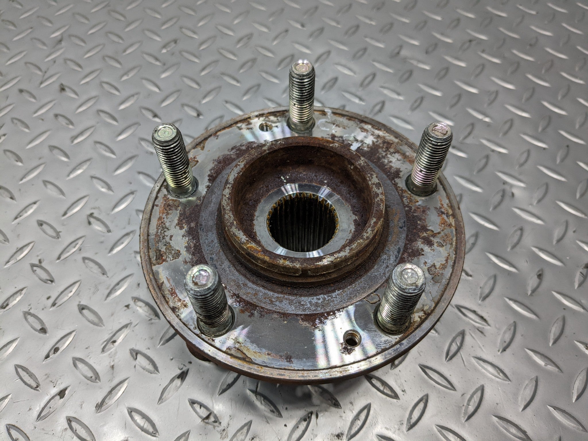 2013 - 2016 HYUNDAI SANTA FE OEM WHEEL HUB BEARING REAR RIGHT PASSENGER SIDE