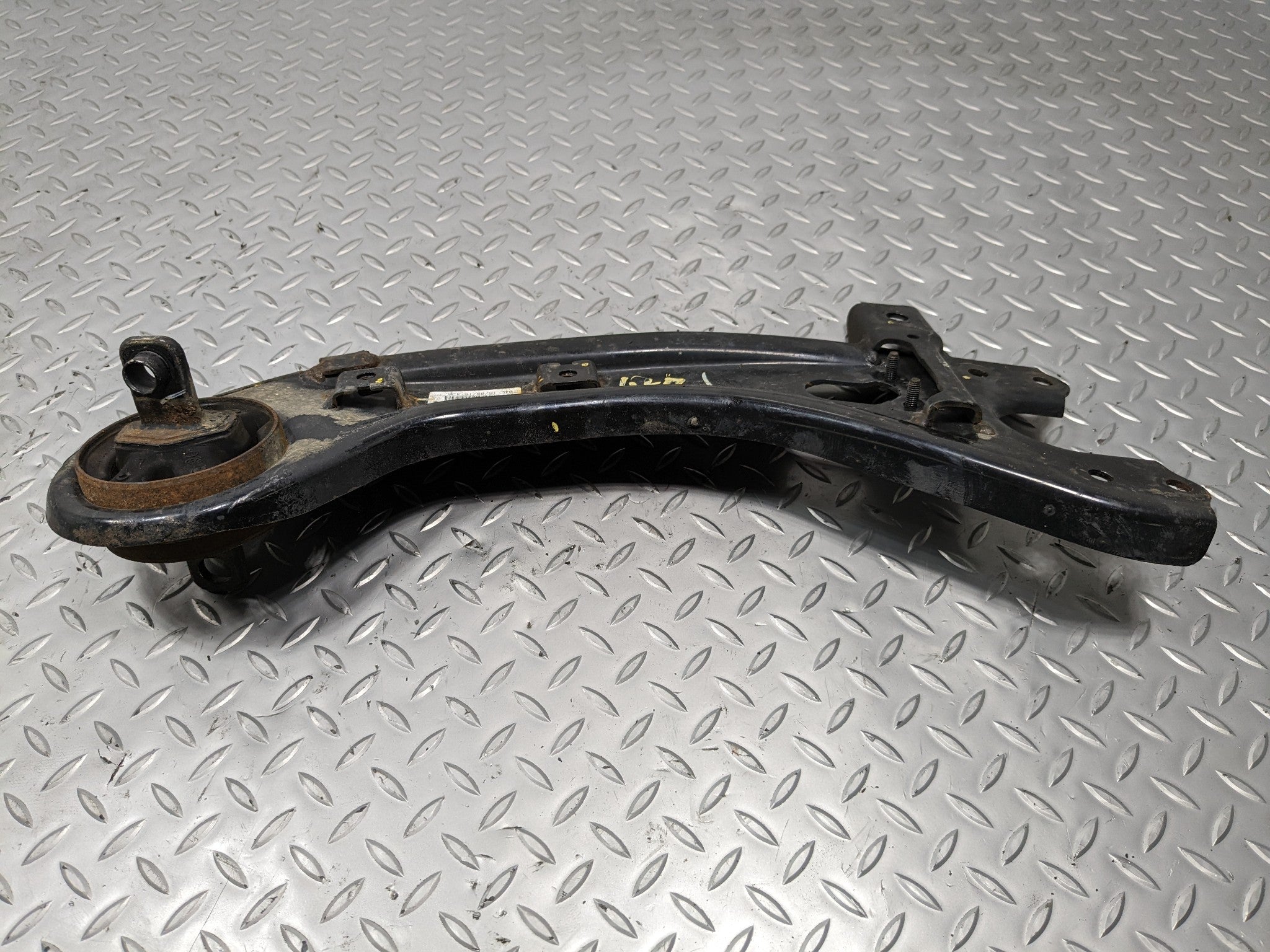 2013 - 2016 HYUNDAI SANTA FE OEM TRAILING LOWER CONTROL ARM REAR LEFT SIDE  3.3L
