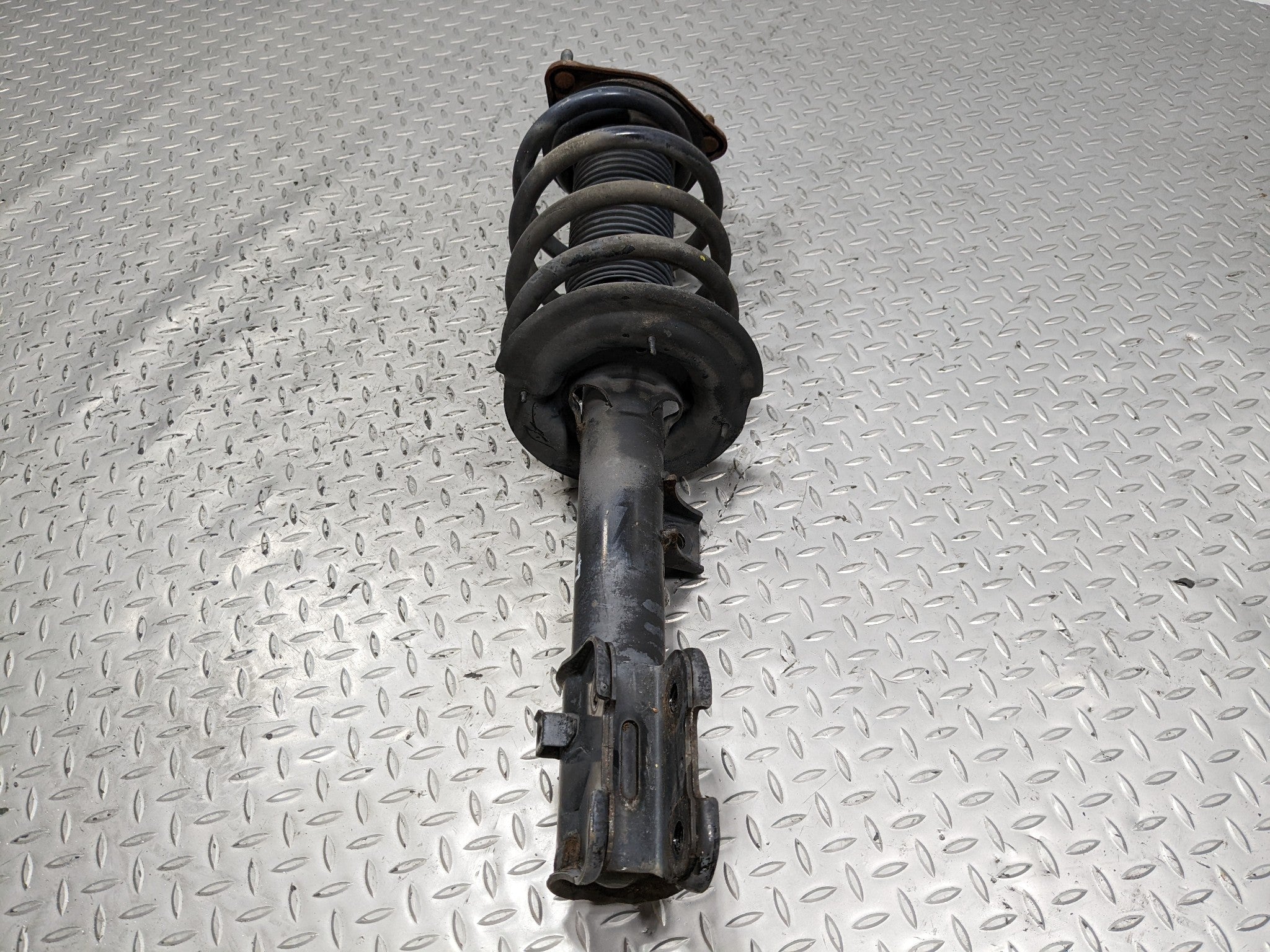 2013 - 2016 HYUNDAI SANTA FE OEM 3.3L LWB SUSPENSION SHOCK STRUT FRONT LEFT SIDE