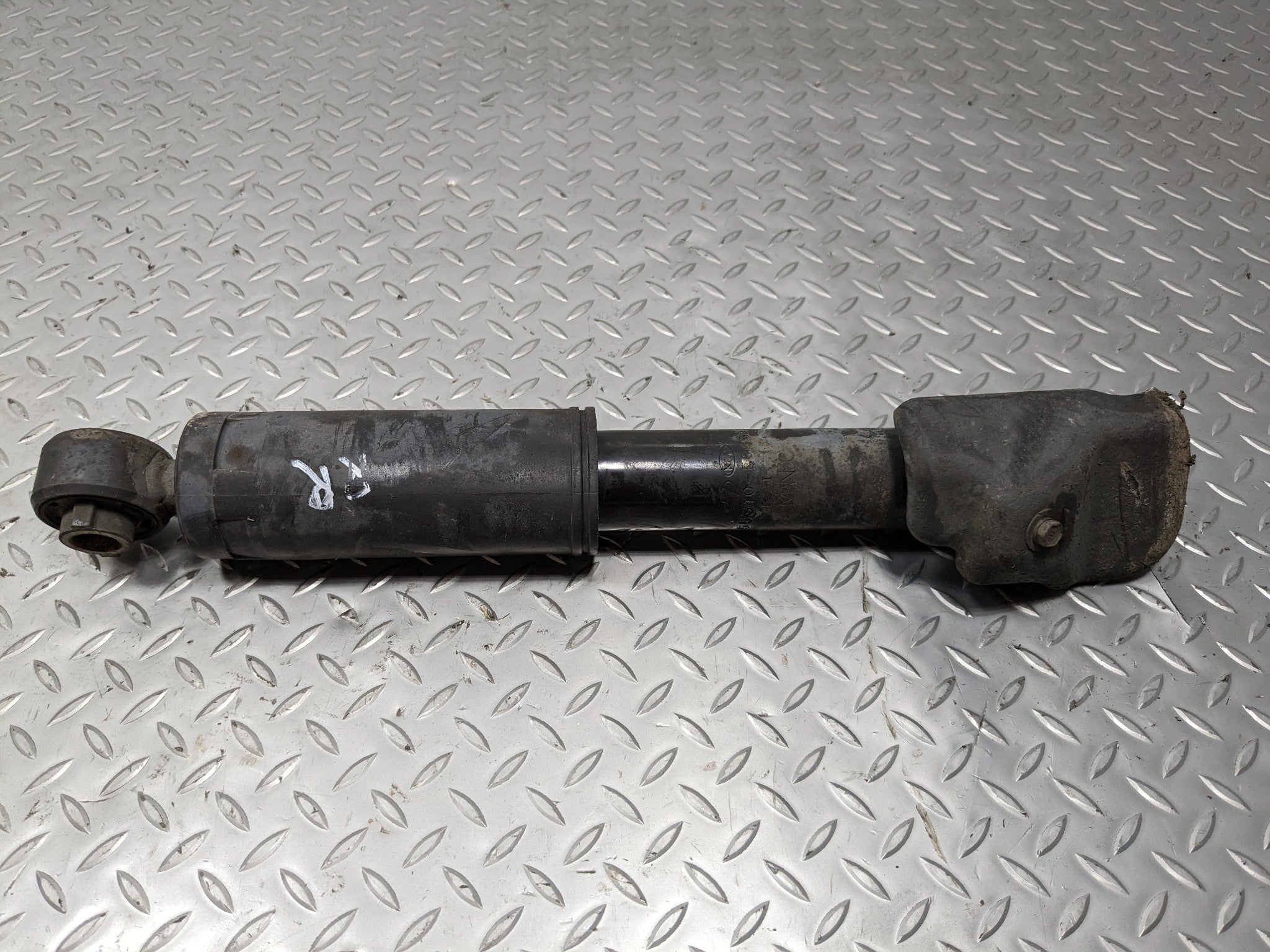 2013 - 2016 HYUNDAI SANTA FE OEM SHOCK ABSORBER REAR RIGHT PASSENGER SIDE