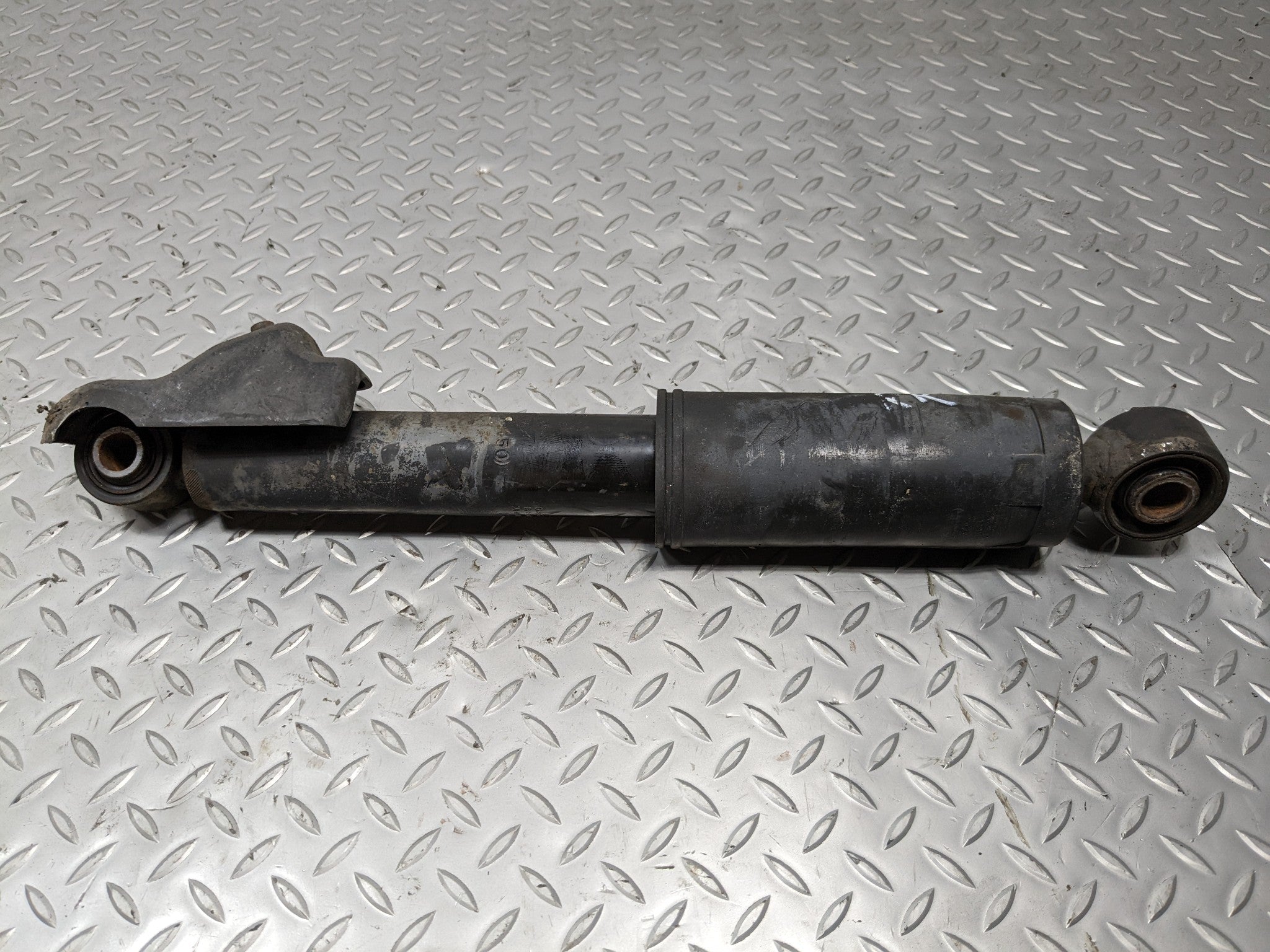2013 - 2016 HYUNDAI SANTA FE OEM SHOCK ABSORBER REAR RIGHT PASSENGER SIDE