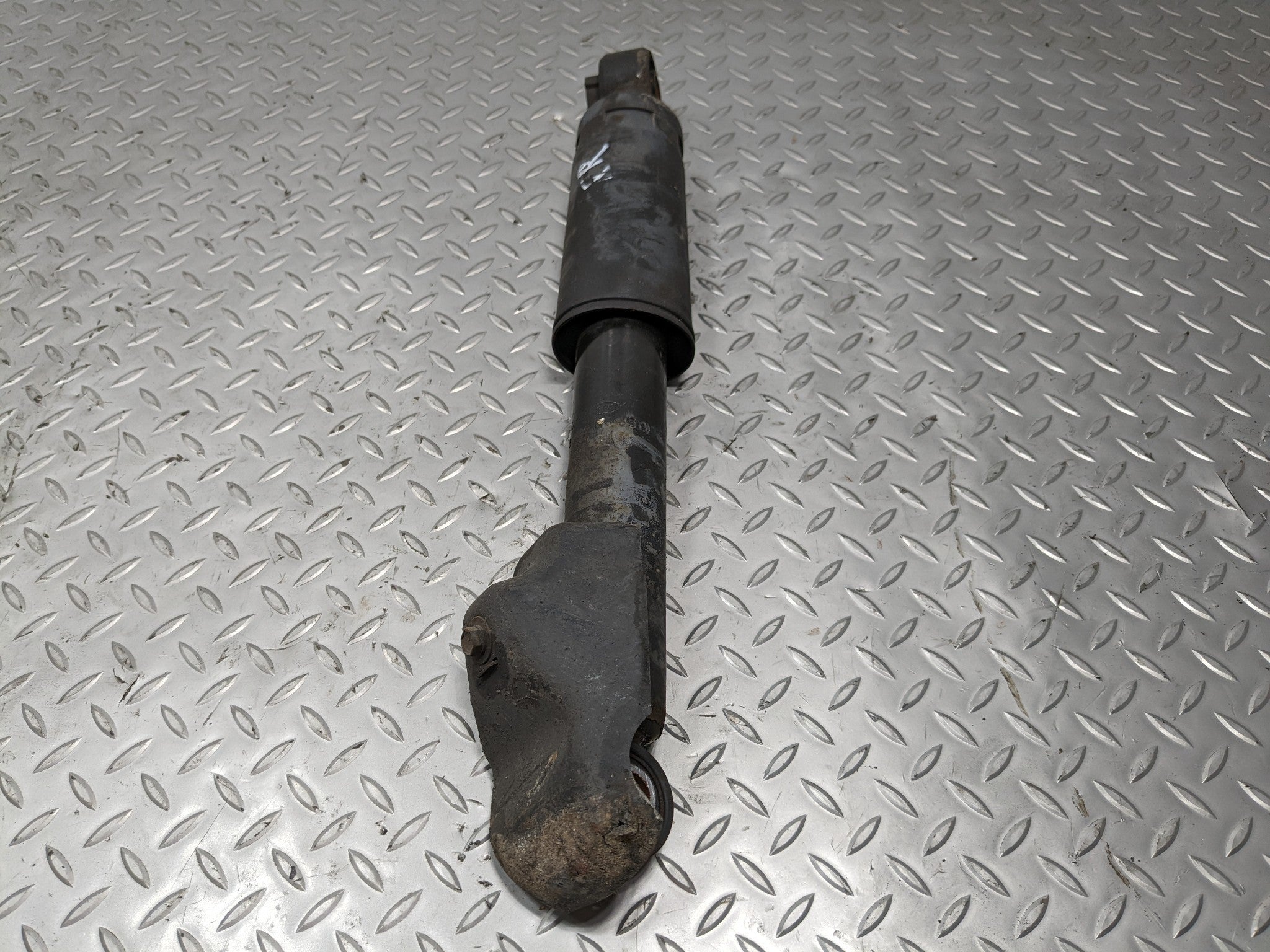 2013 - 2016 HYUNDAI SANTA FE OEM SHOCK ABSORBER REAR RIGHT PASSENGER SIDE