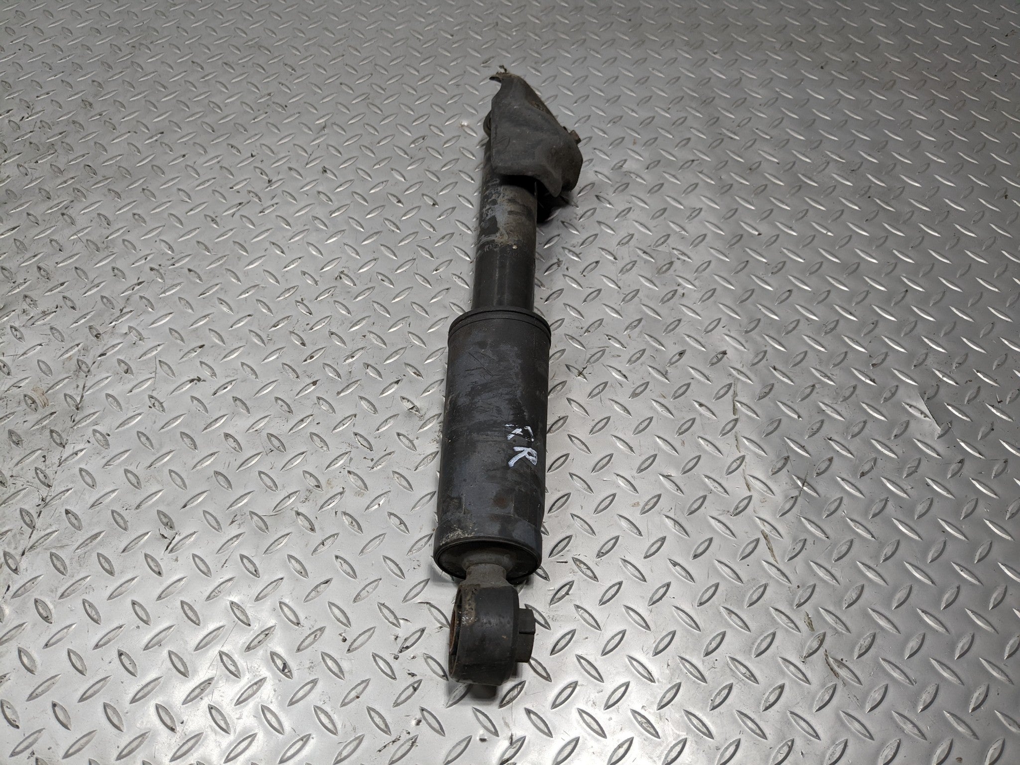 2013 - 2016 HYUNDAI SANTA FE OEM SHOCK ABSORBER REAR RIGHT PASSENGER SIDE