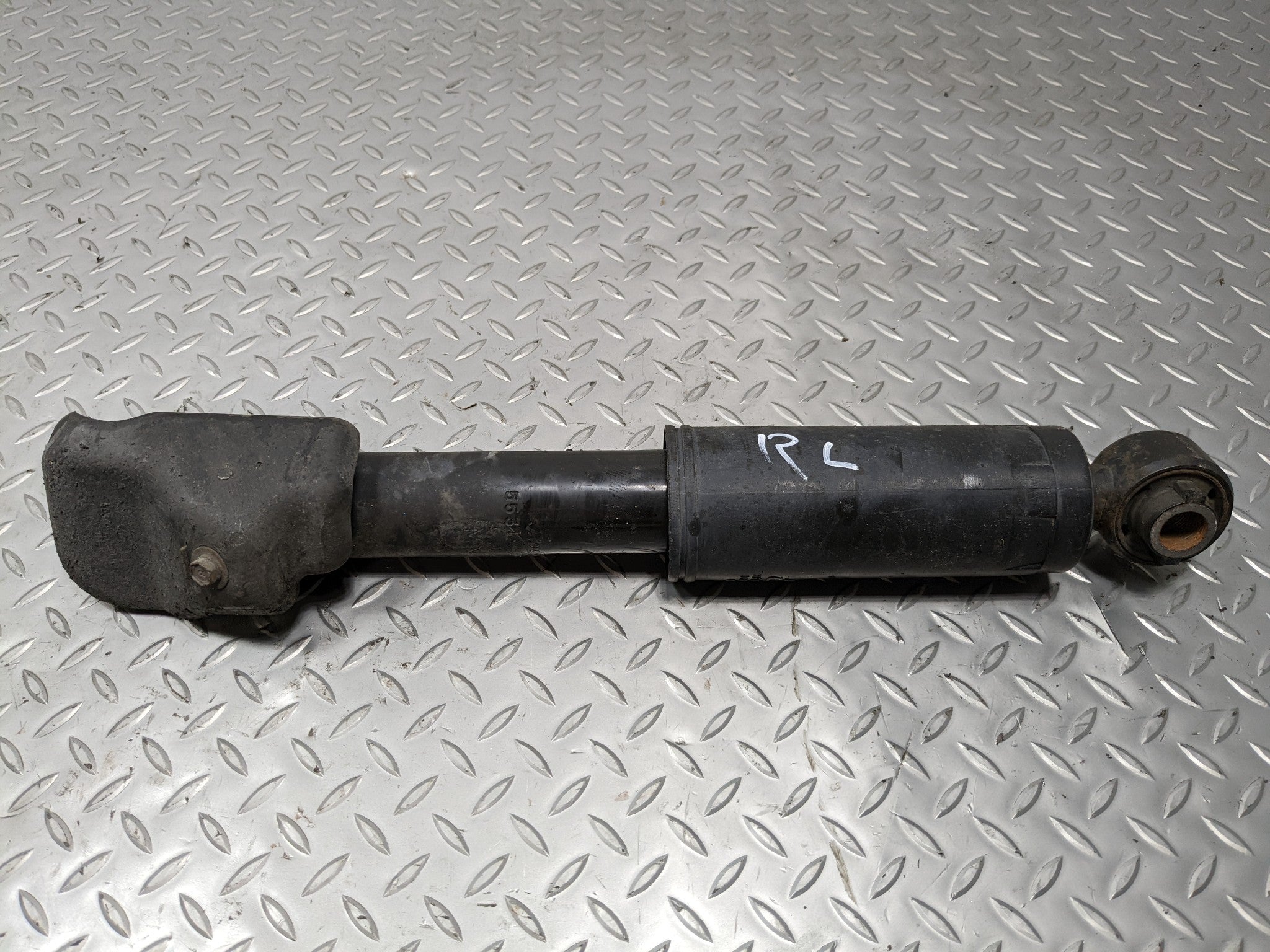 2013 - 2016 HYUNDAI SANTA FE OEM SHOCK ABSORBER REAR LEFT DRIVER SIDE