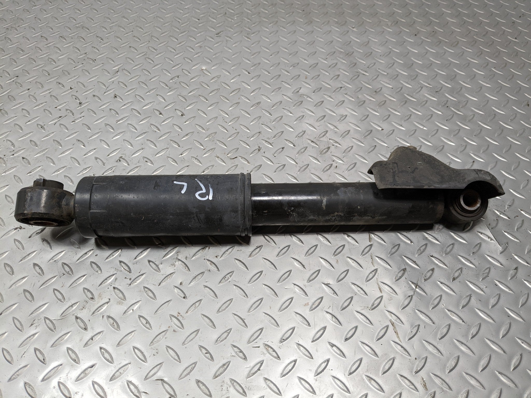 2013 - 2016 HYUNDAI SANTA FE OEM SHOCK ABSORBER REAR LEFT DRIVER SIDE