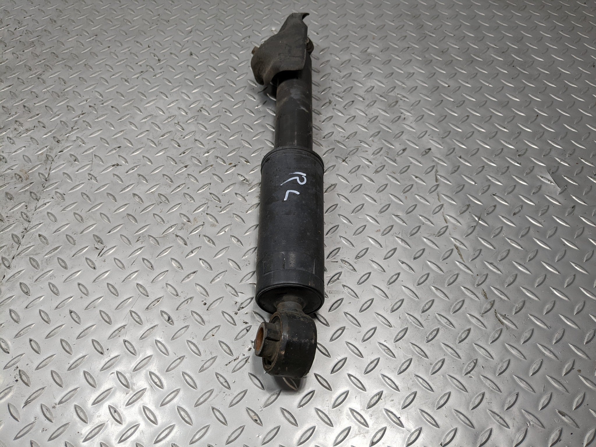 2013 - 2016 HYUNDAI SANTA FE OEM SHOCK ABSORBER REAR LEFT DRIVER SIDE