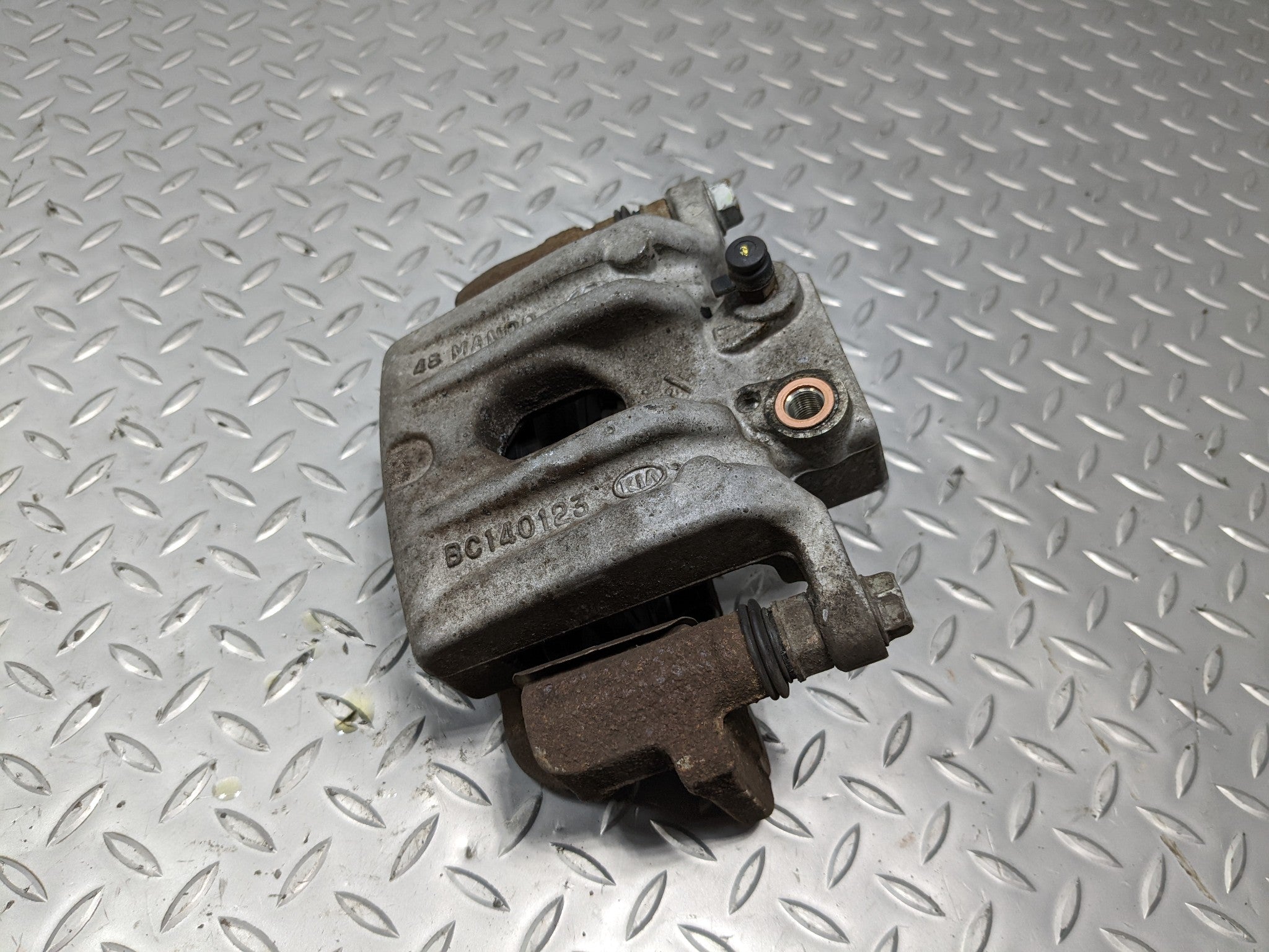 2013 - 2016 HYUNDAI SANTA FE OEM BRAKE CALIPER ASSEMBLY REAR LEFT DRIVER SIDE