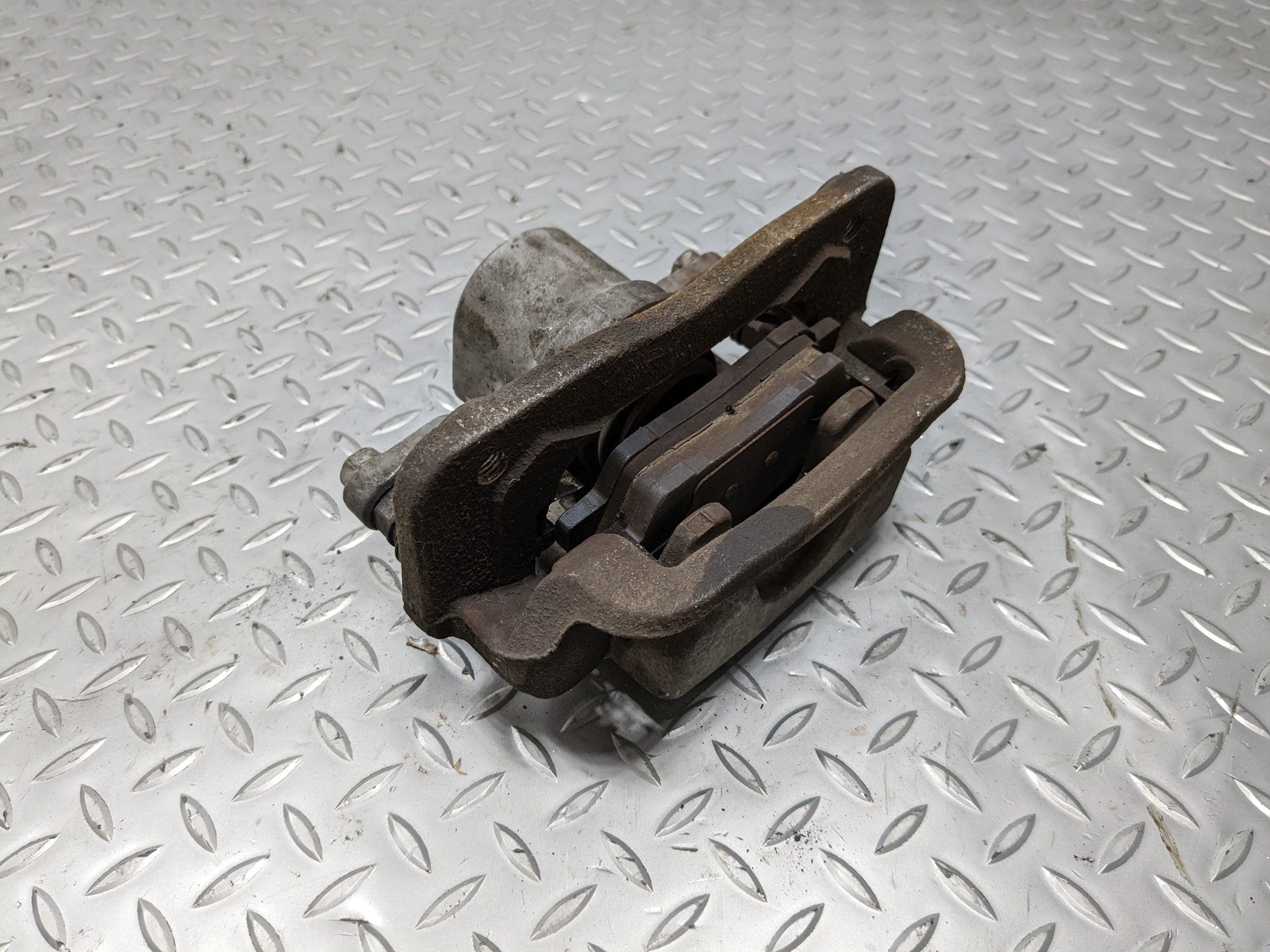 2013 - 2016 HYUNDAI SANTA FE OEM BRAKE CALIPER ASSEMBLY REAR RIGHT SIDE