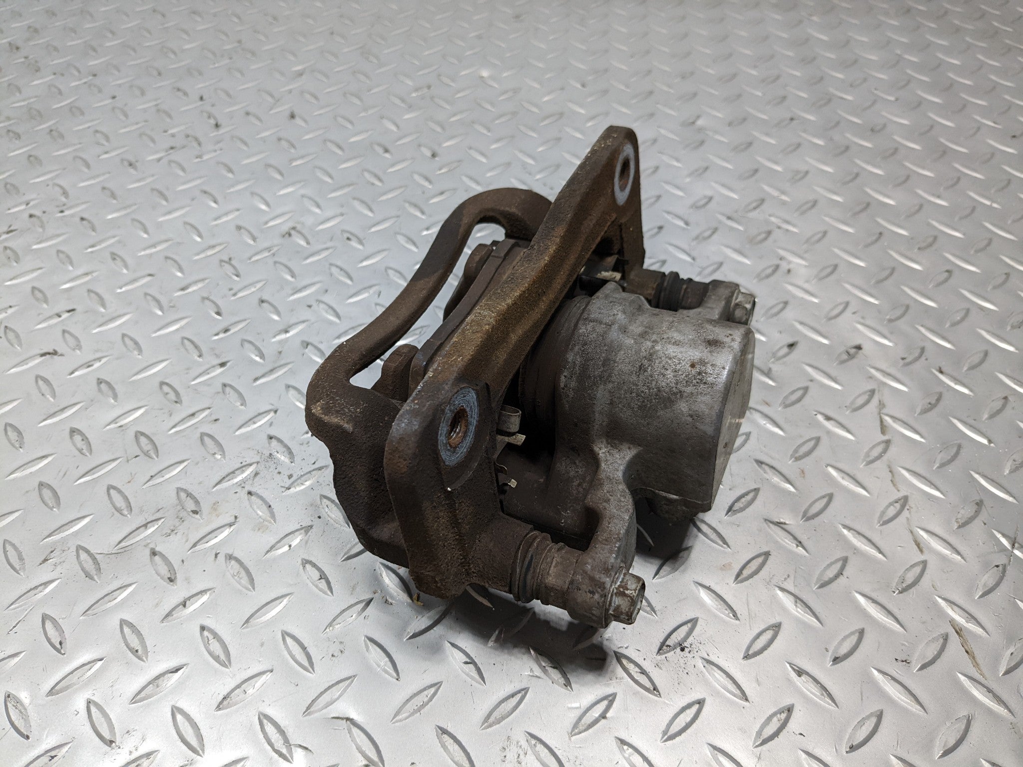 2013 - 2016 HYUNDAI SANTA FE OEM BRAKE CALIPER ASSEMBLY REAR RIGHT SIDE