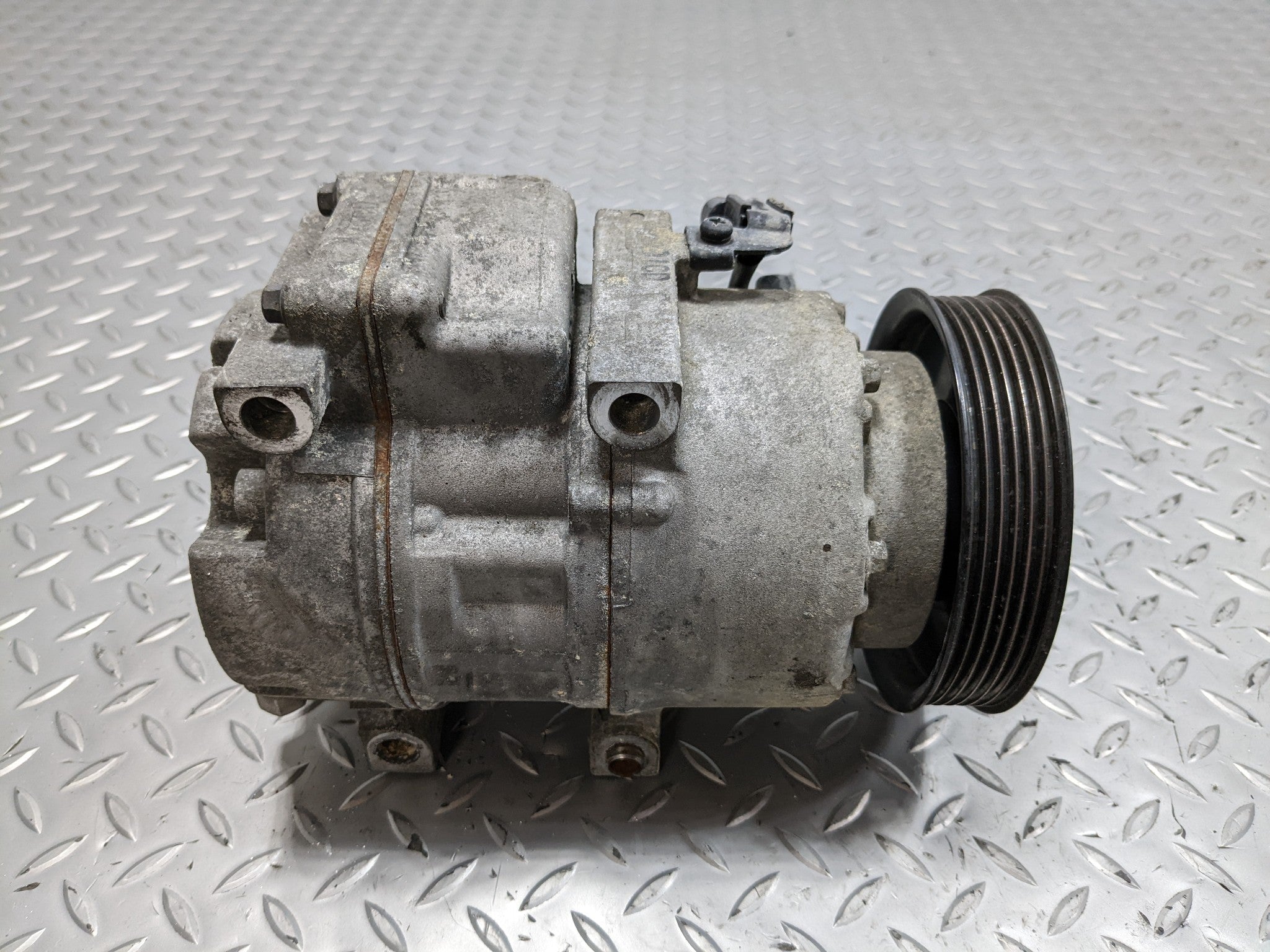 2013 - 2016 HYUNDAI SANTA FE OEM AIR CONDITIONING AC COMPRESSOR PUMP ASSEMBLY