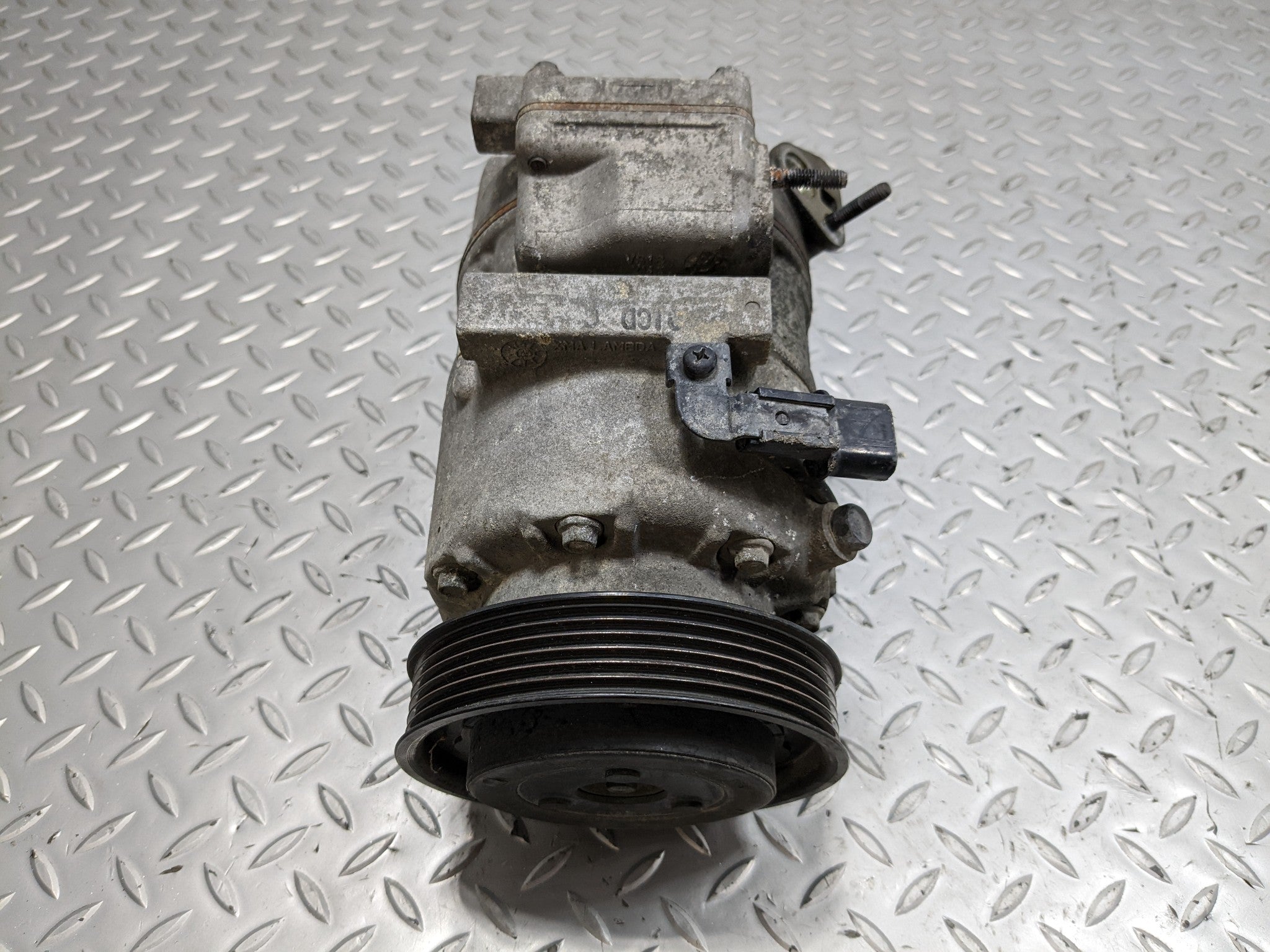 2013 - 2016 HYUNDAI SANTA FE OEM AIR CONDITIONING AC COMPRESSOR PUMP ASSEMBLY