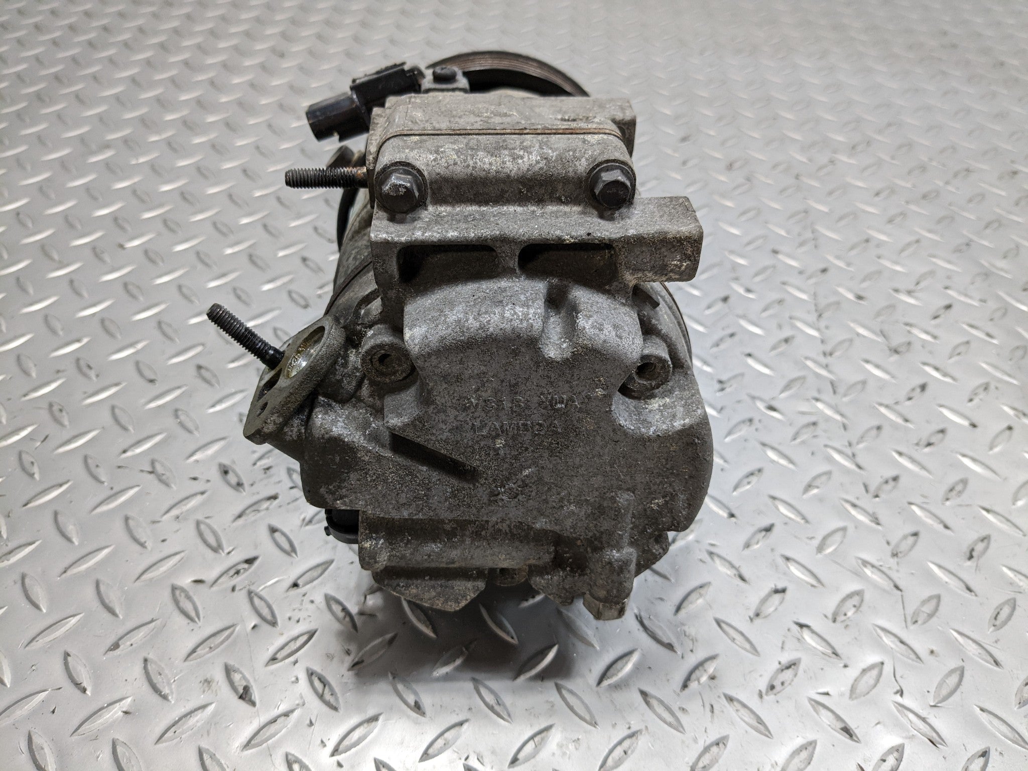 2013 - 2016 HYUNDAI SANTA FE OEM AIR CONDITIONING AC COMPRESSOR PUMP ASSEMBLY