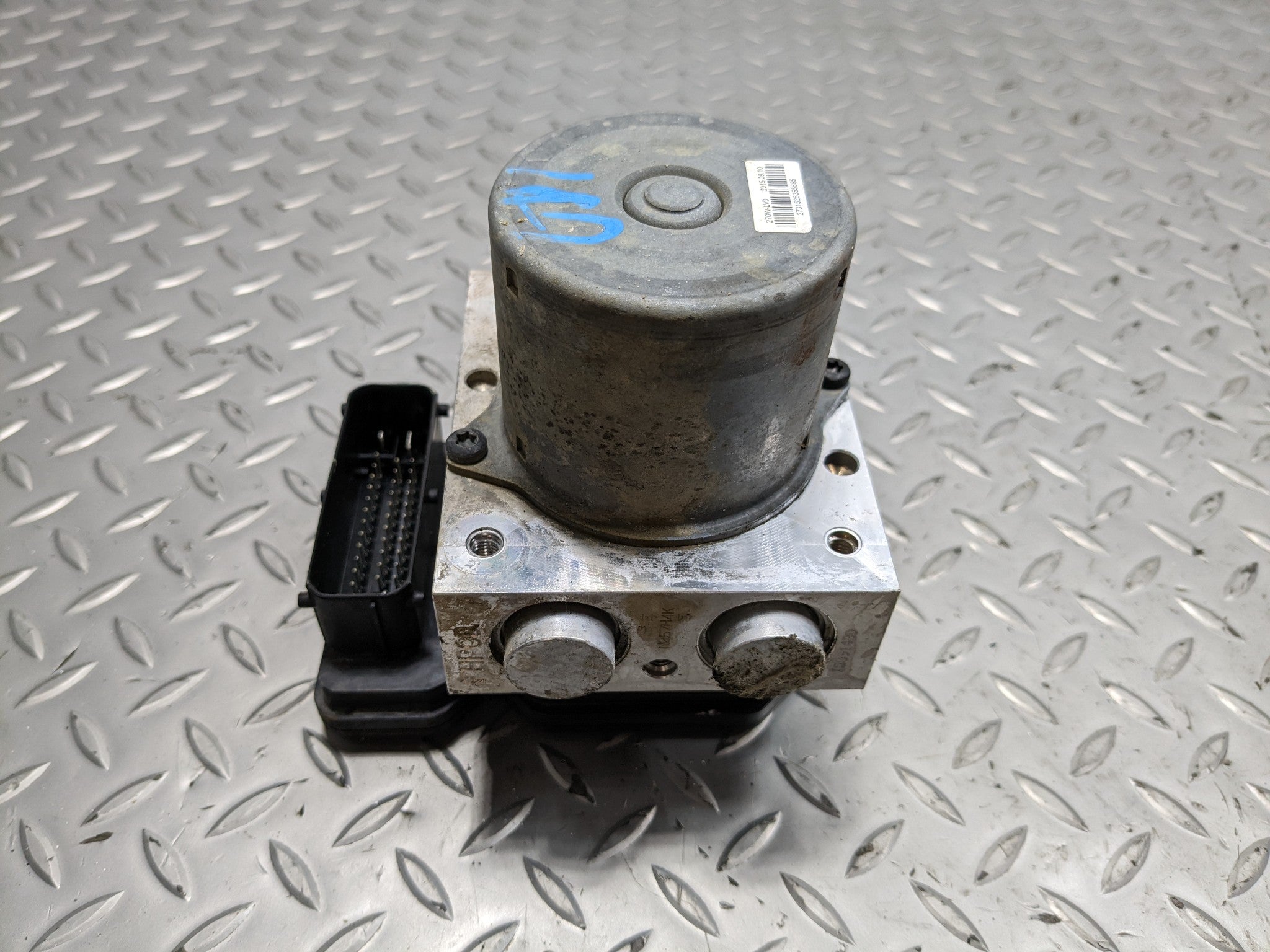 2013 - 2016 HYUNDAI SANTA FE OEM LWB 3.3L ABS ANTI LOCK BRAKE PUMP MODULE UNIT