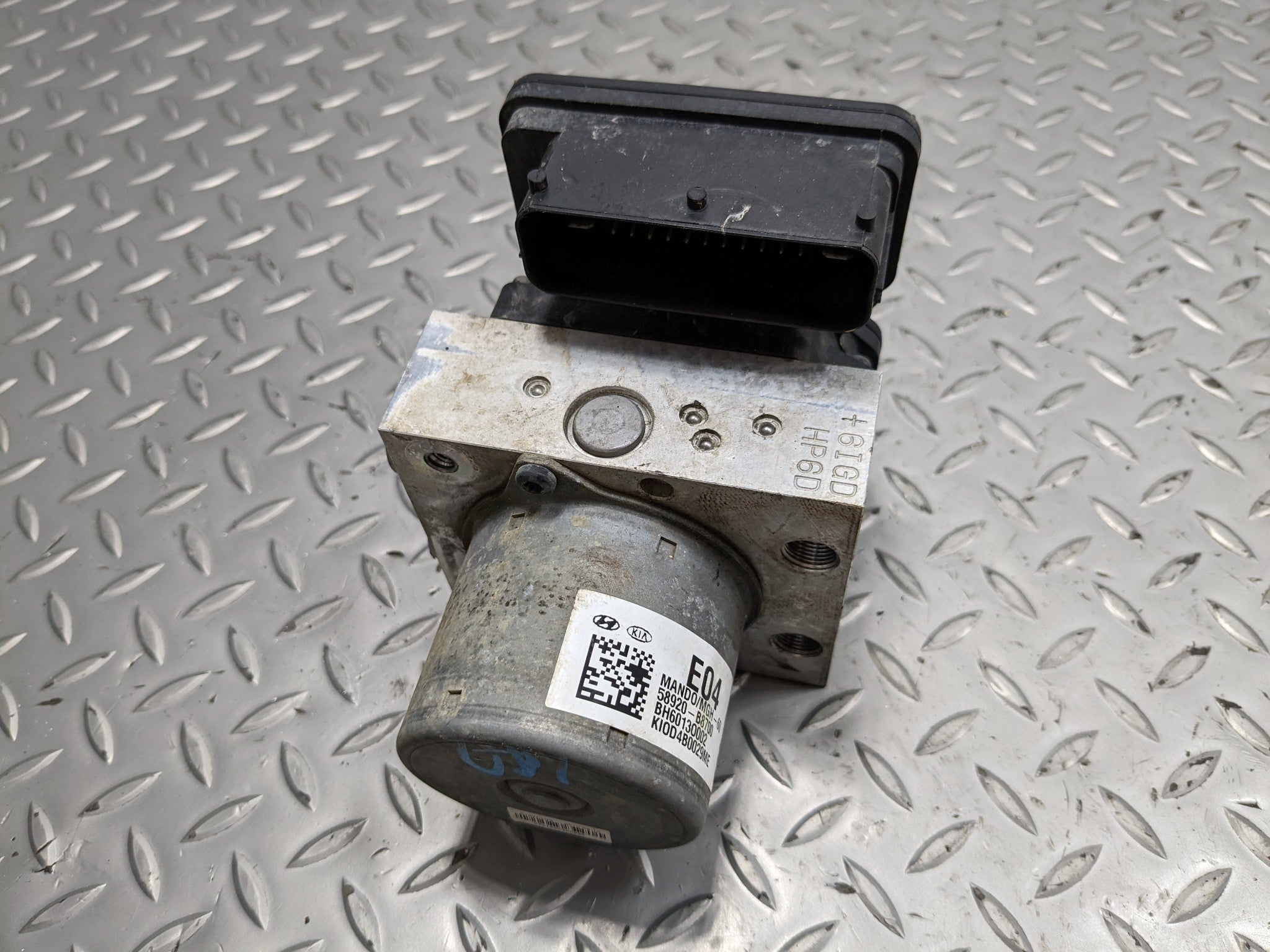 2013 - 2016 HYUNDAI SANTA FE OEM LWB 3.3L ABS ANTI LOCK BRAKE PUMP MODULE UNIT