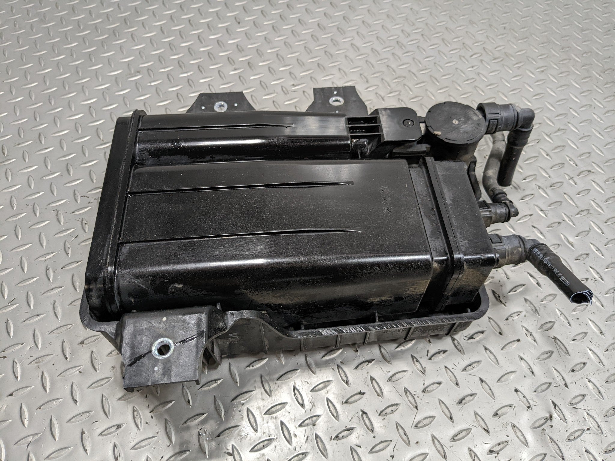 2013 - 2016 HYUNDAI SANTA FE OEM FUEL VAPOR EVAPORATOR CANISTER ASSEMBLY