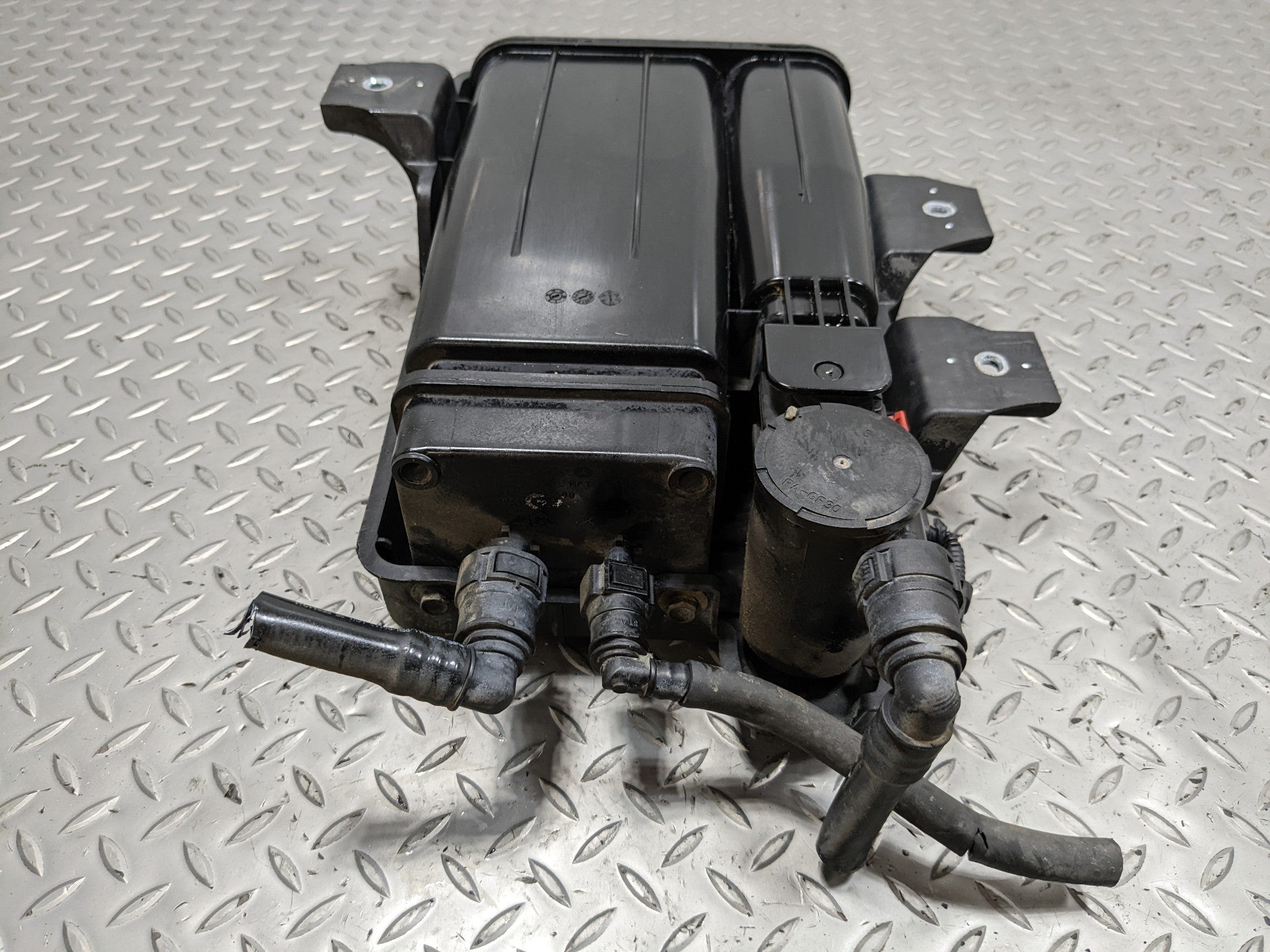 2013 - 2016 HYUNDAI SANTA FE OEM FUEL VAPOR EVAPORATOR CANISTER ASSEMBLY