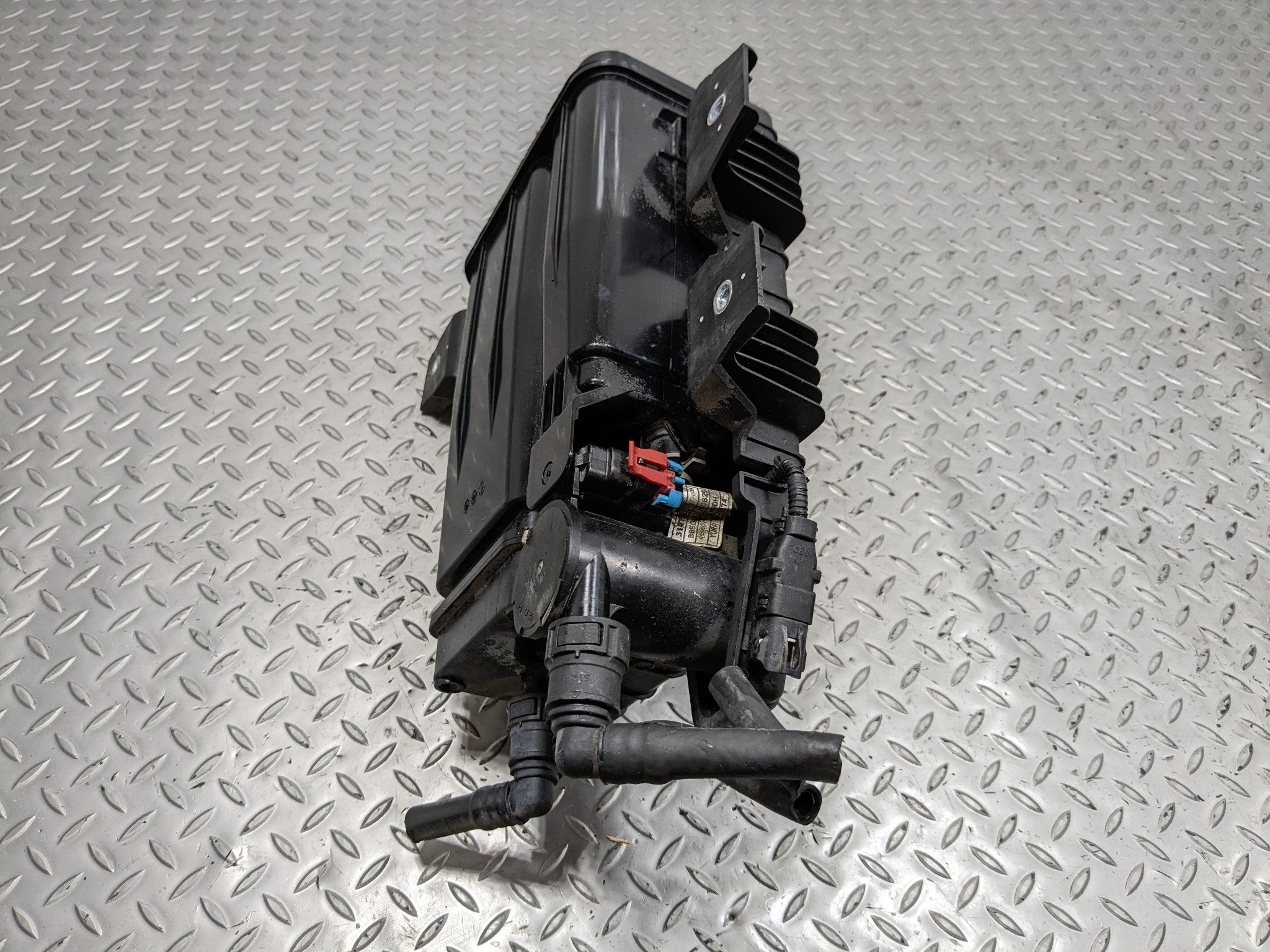 2013 - 2016 HYUNDAI SANTA FE OEM FUEL VAPOR EVAPORATOR CANISTER ASSEMBLY