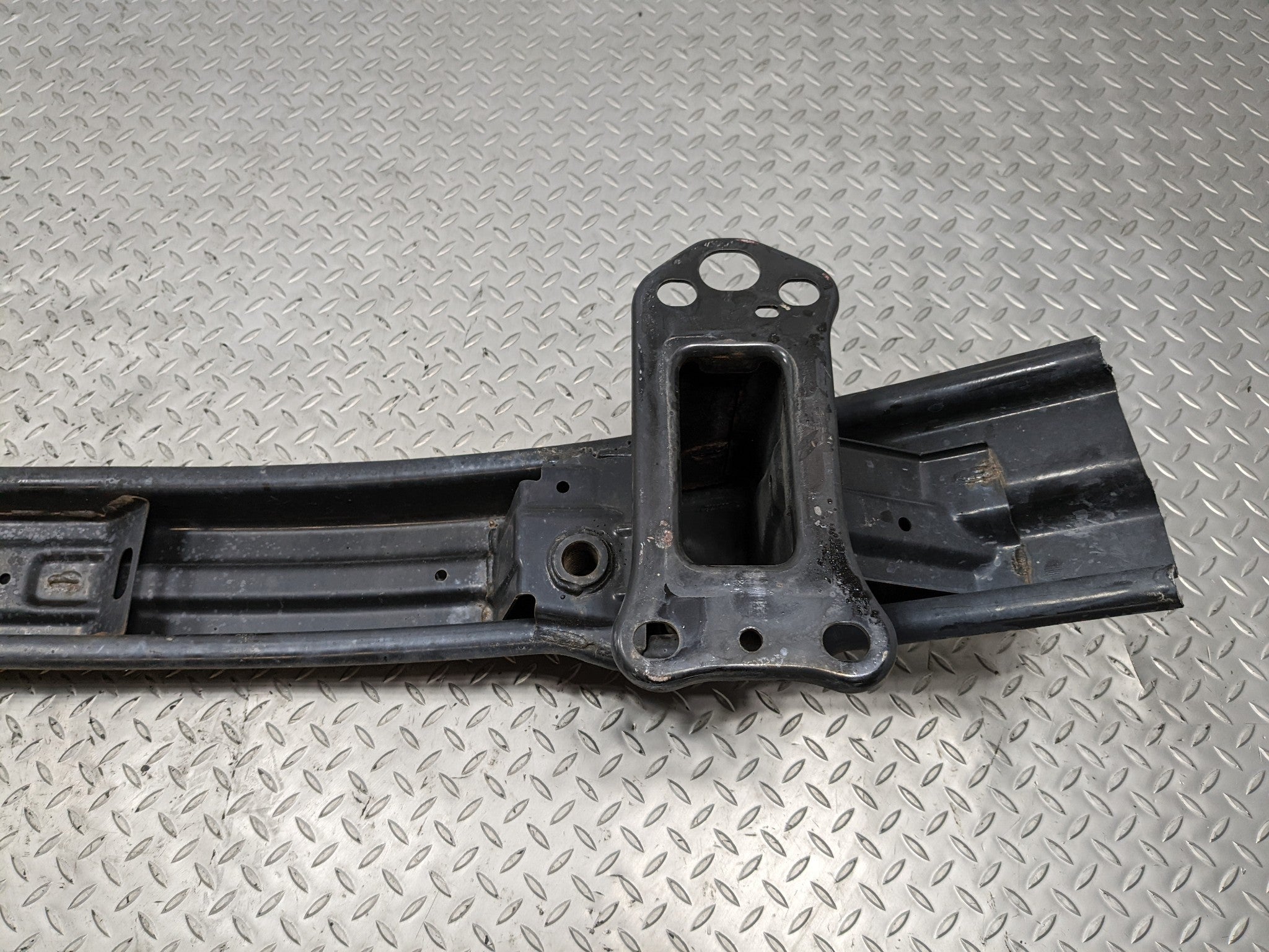 2013 - 2016 HYUNDAI SANTA FE OEM FRONT BUMPER REINFORCEMENT IMPACT BEAM REBAR