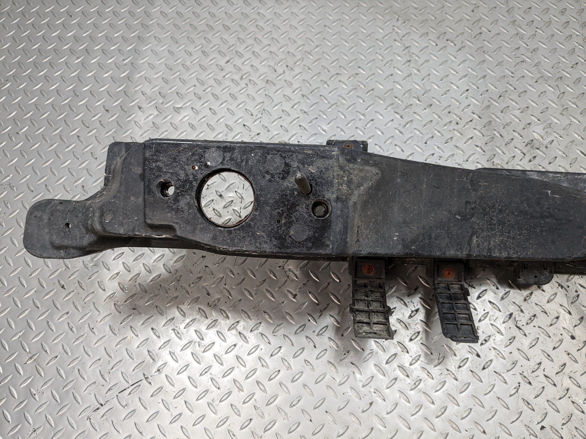2013 - 2016 HYUNDAI SANTA FE OEM REAR BUMPER REINFORCEMENT IMPACT BEAM REBAR