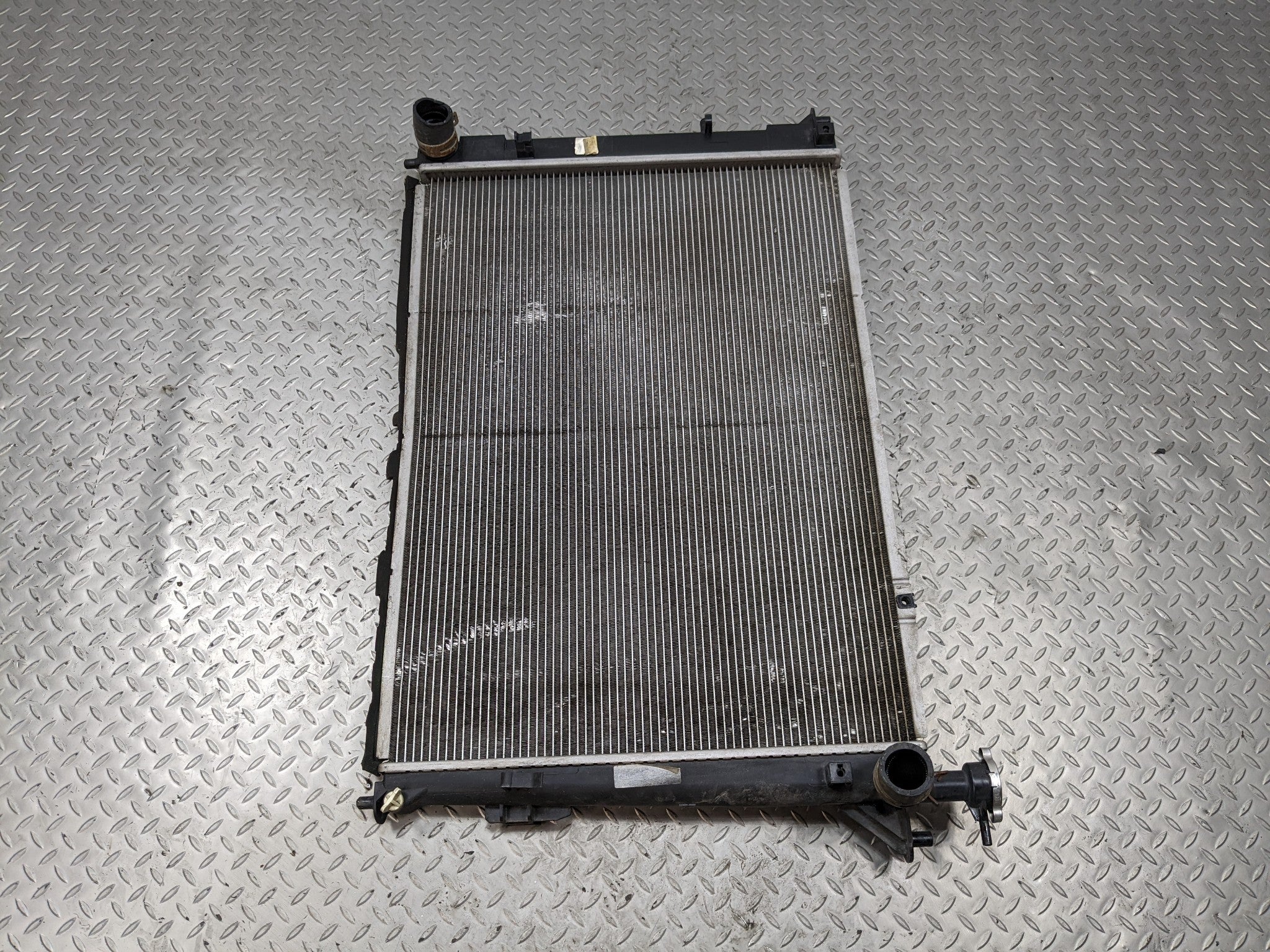 2013 - 2016 HYUNDAI SANTA FE OEM 3.3L LWB ENGINE MOTOR COOLING RADIATOR ASSEMBLY