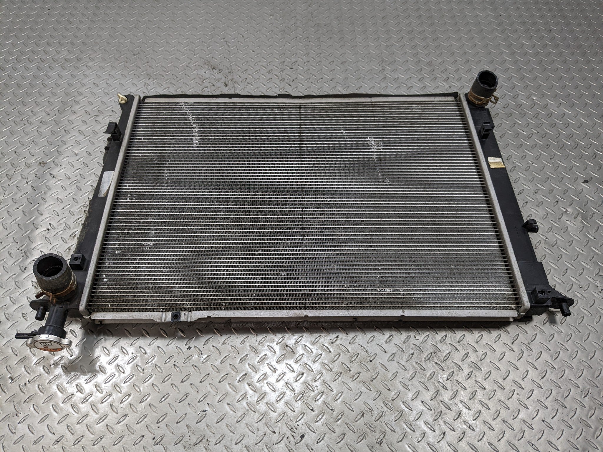 2013 - 2016 HYUNDAI SANTA FE OEM 3.3L LWB ENGINE MOTOR COOLING RADIATOR ASSEMBLY