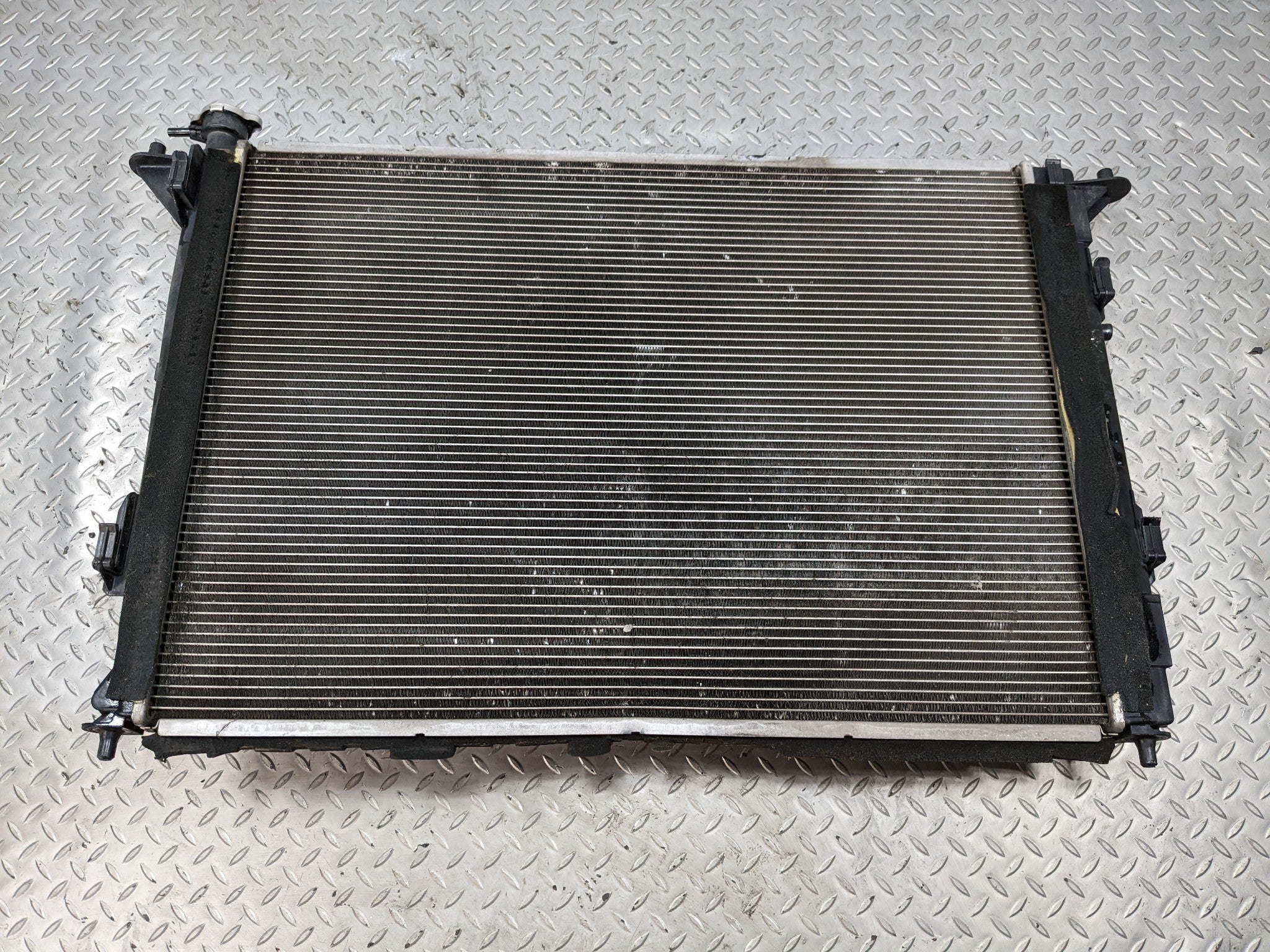 2013 - 2016 HYUNDAI SANTA FE OEM 3.3L LWB ENGINE MOTOR COOLING RADIATOR ASSEMBLY