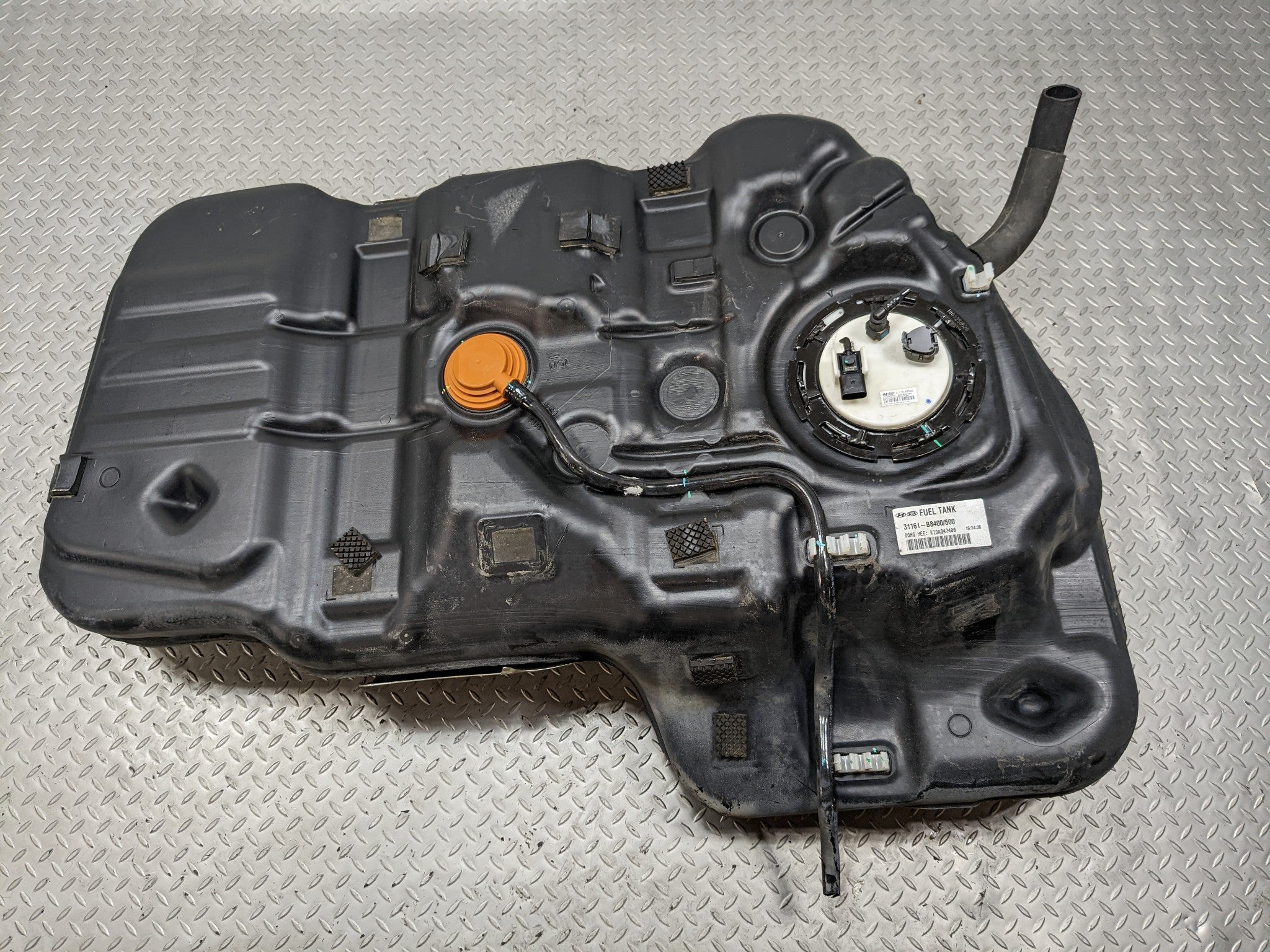 2013 - 2016 HYUNDAI SANTA FE OEM GASOLINE FUEL TANK RESERVIOR ASSEMBLY