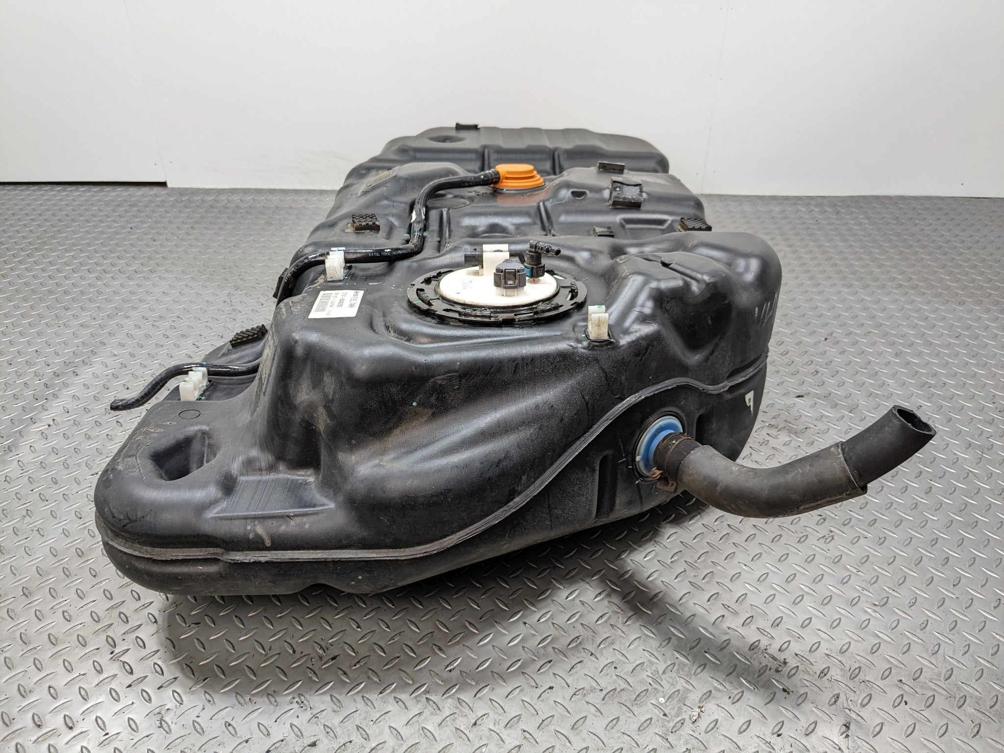 2013 - 2016 HYUNDAI SANTA FE OEM GASOLINE FUEL TANK RESERVIOR ASSEMBLY