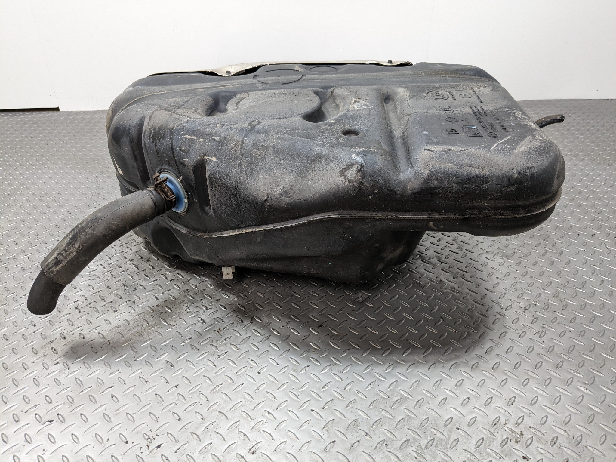 2013 - 2016 HYUNDAI SANTA FE OEM GASOLINE FUEL TANK RESERVIOR ASSEMBLY