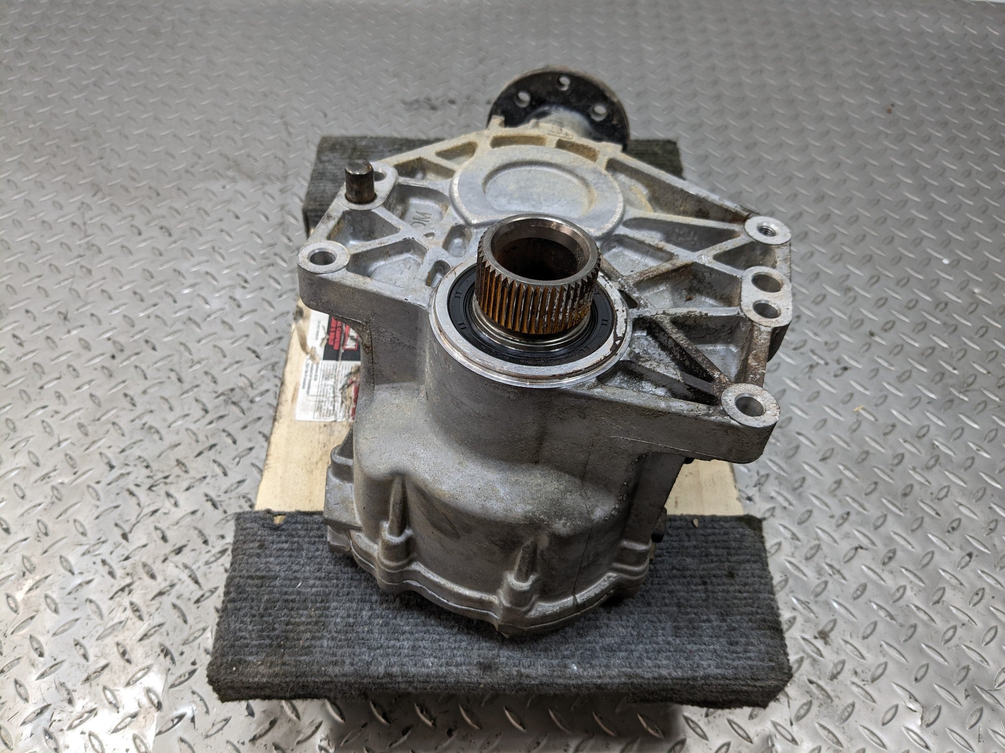 2013 - 2016 HYUNDAI SANTA FE OEM AUTOMATIC TRANSMISSION TRANSFER CASE ASSEMBLY