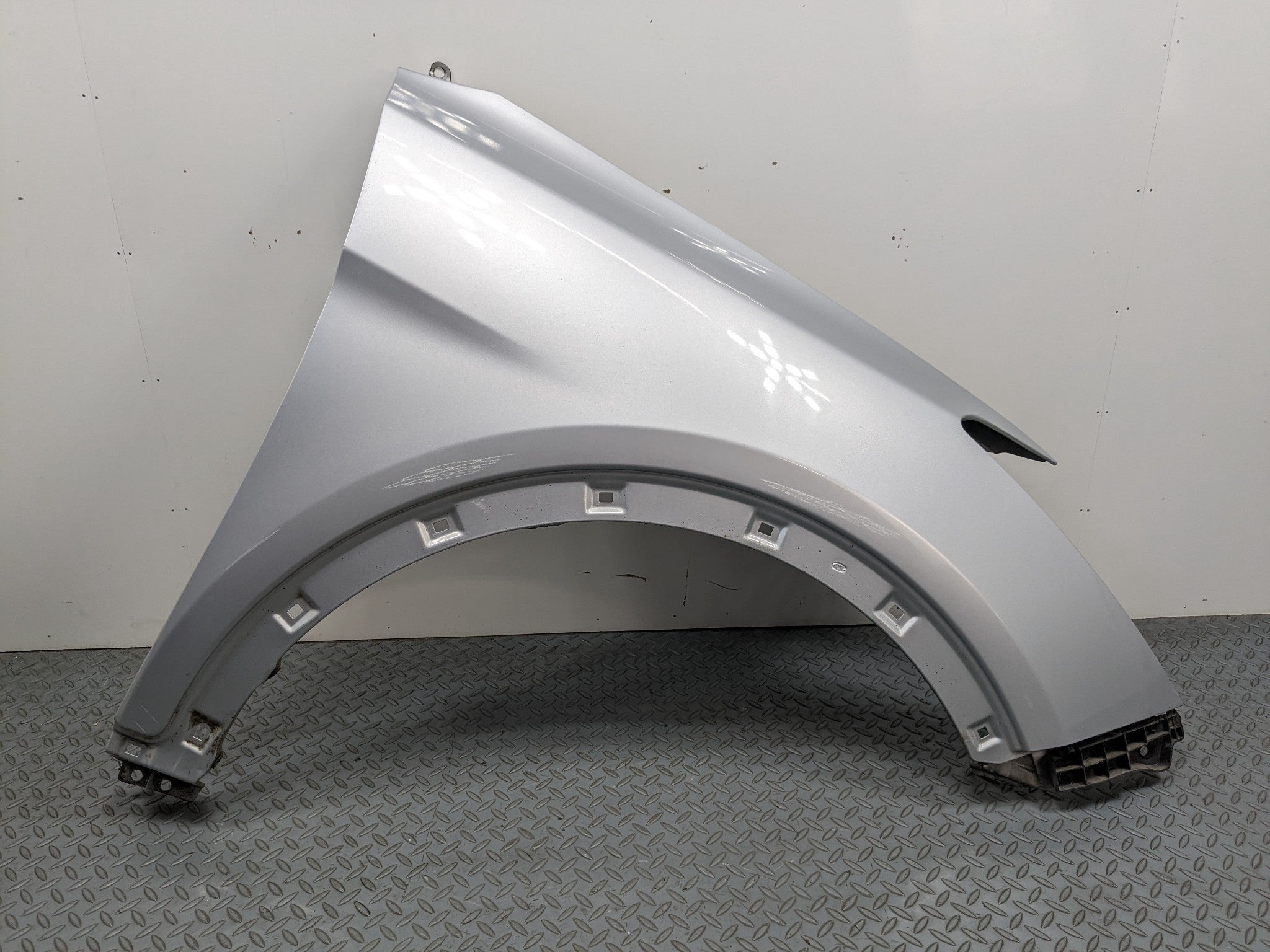 2013 - 2016 HYUNDAI SANTA FE OEM FENDER COVER PANEL FRONT RIGHT PASSENGER SIDE